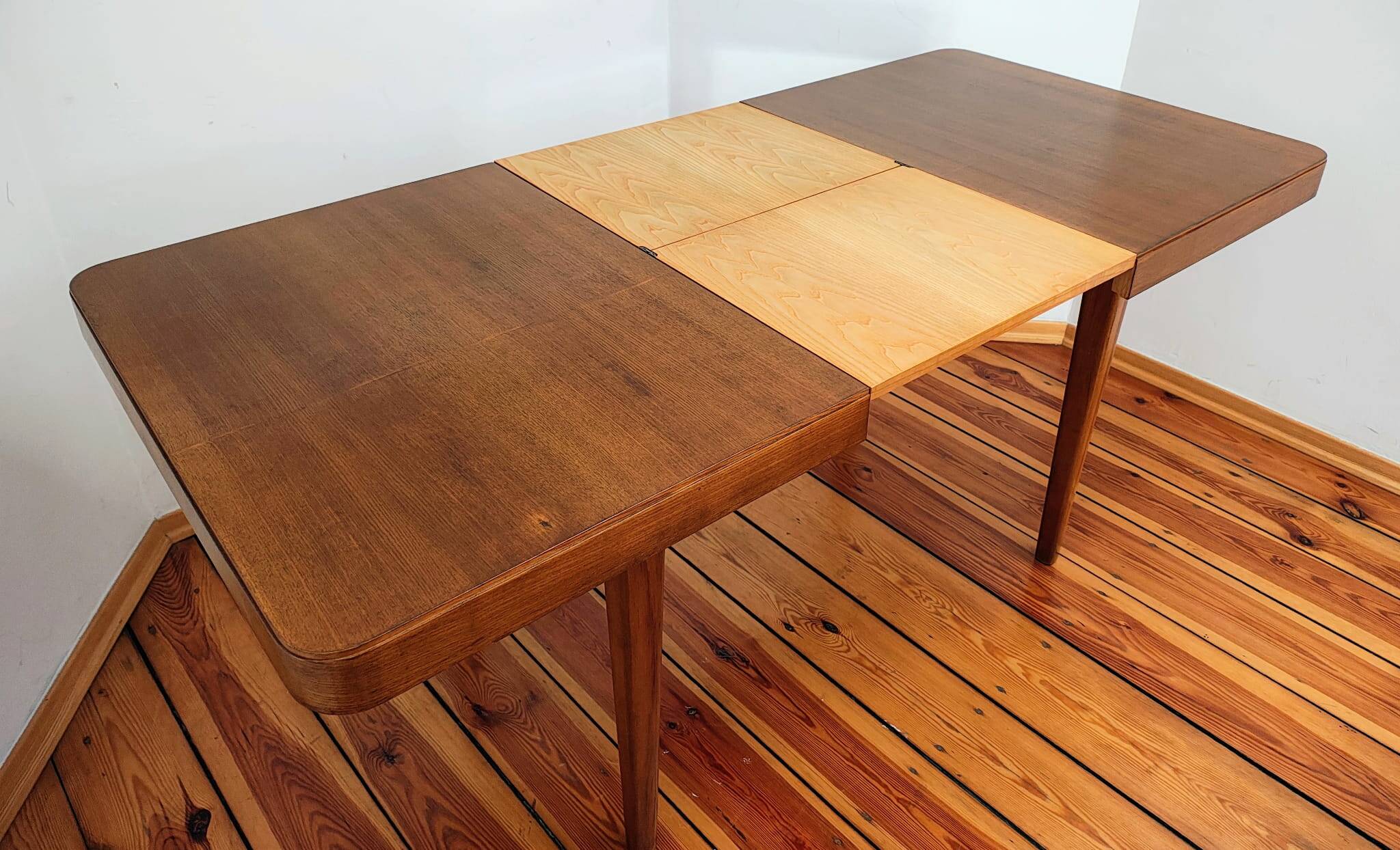 Czechoslovakian Extendable Table by J. Halabala for Jitona, 1960s