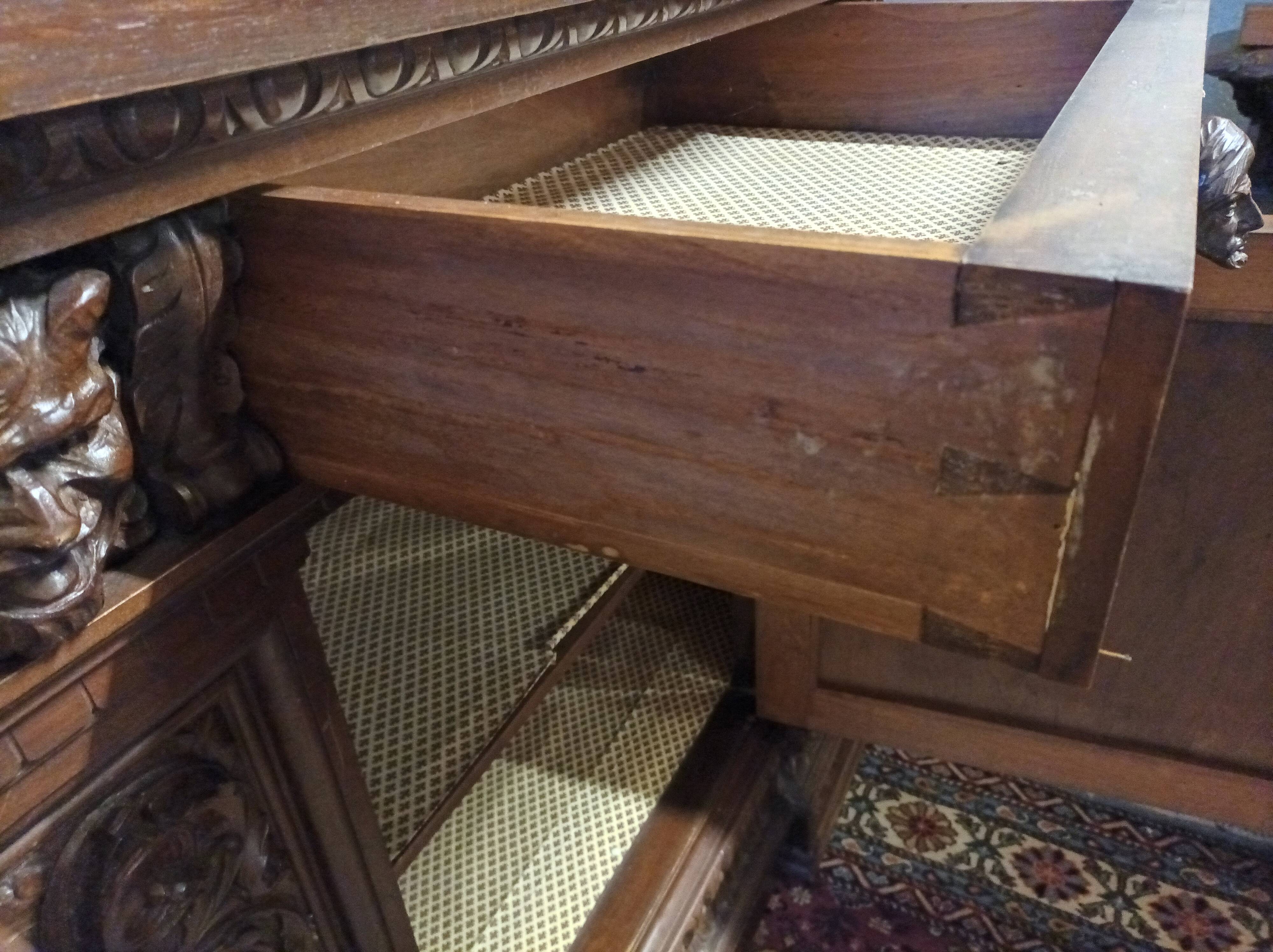 Sideboard style Renaissance