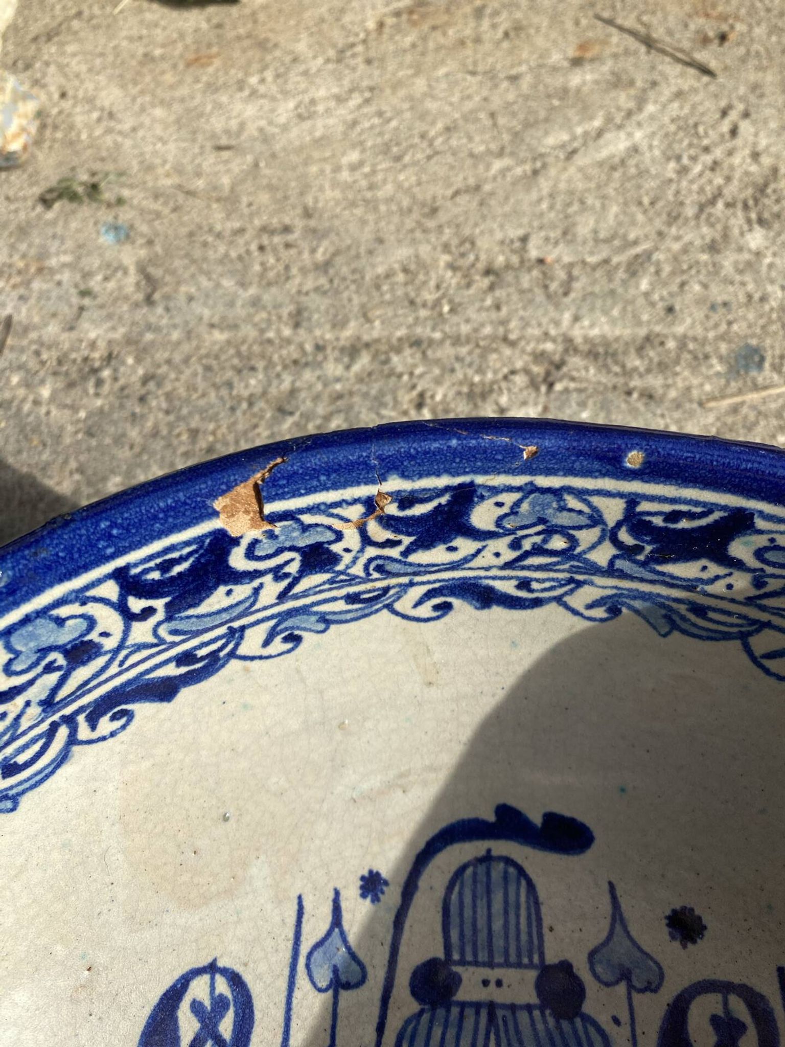 Ancient large Moroccan tarbouche dish from the 19th century.