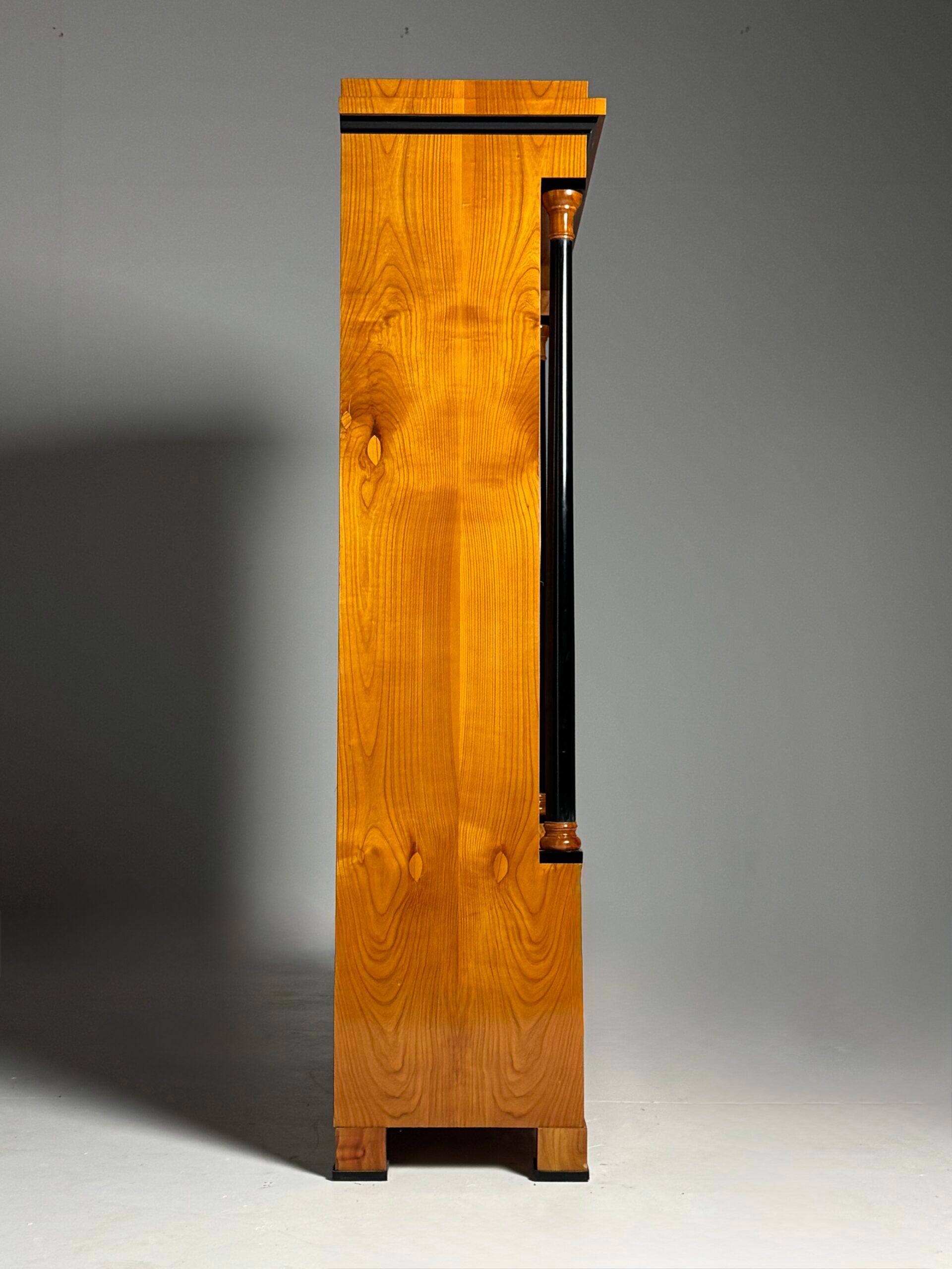 Vitrine Biedermeier allemande du 19e siècle