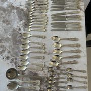 Household lot of silver-plated metal.