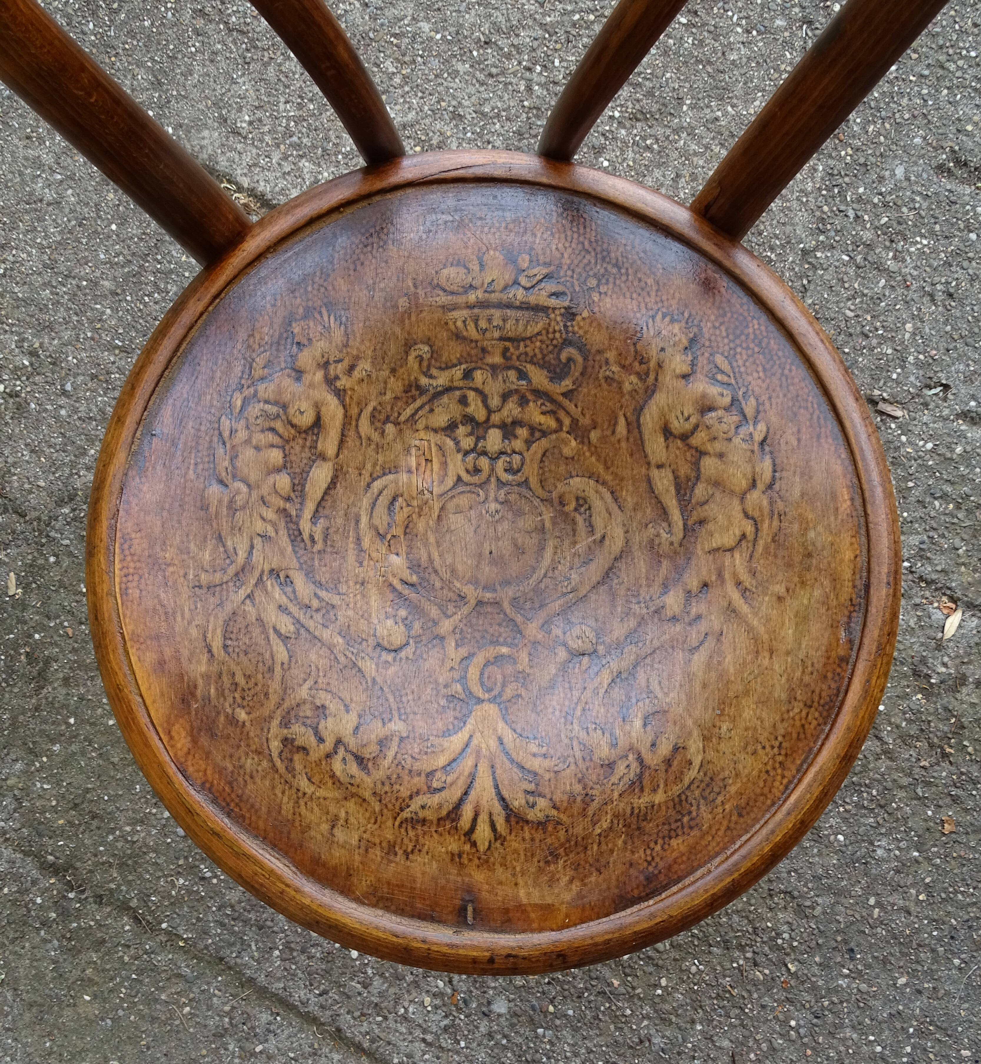 2 chaises Bistrot vers 1910 assise bois thermoformées