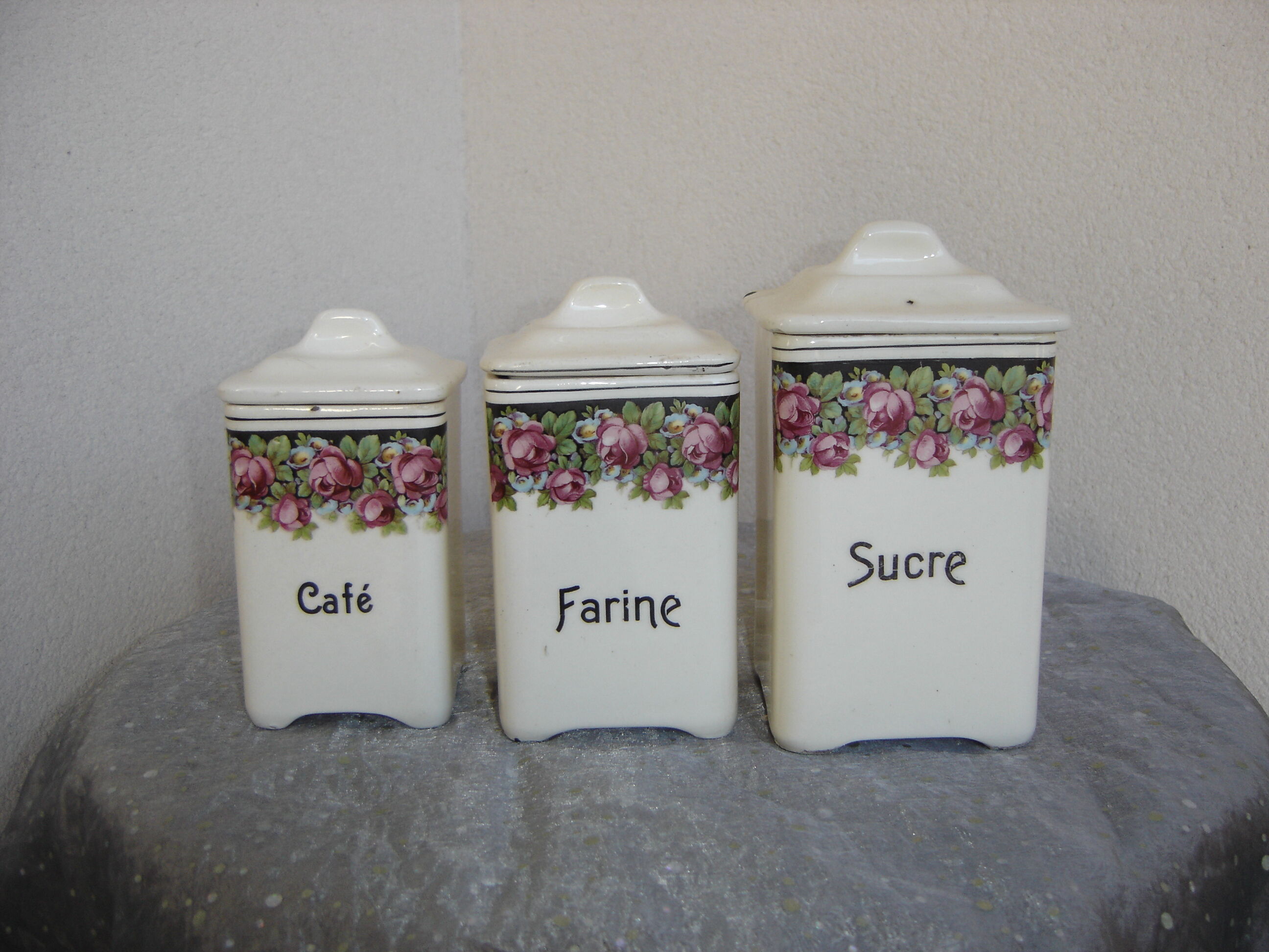Spice pots