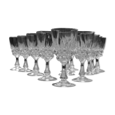 12 anciens verres sur pied en cristal