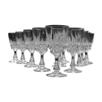12 anciens verres sur pied en cristal