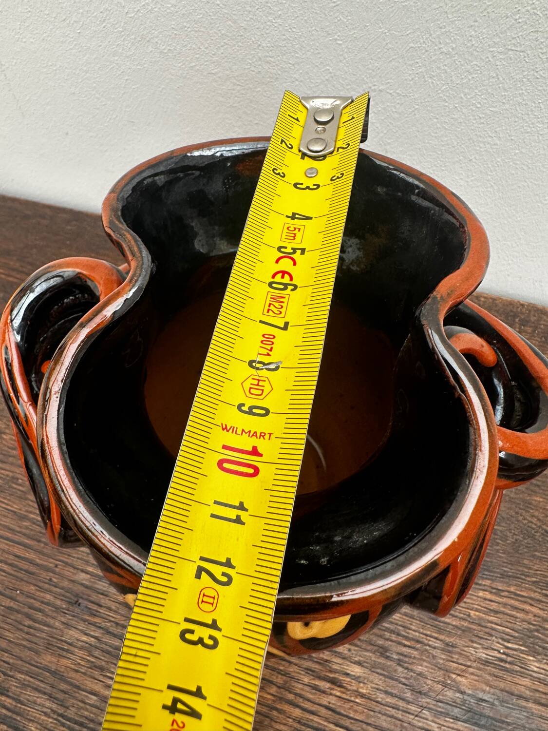 Vintage Round and Twisted Vase - Black Background and Floral Decoration H 16 cm