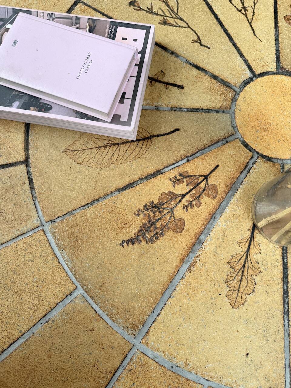 Herbier Capron ceramic dining table