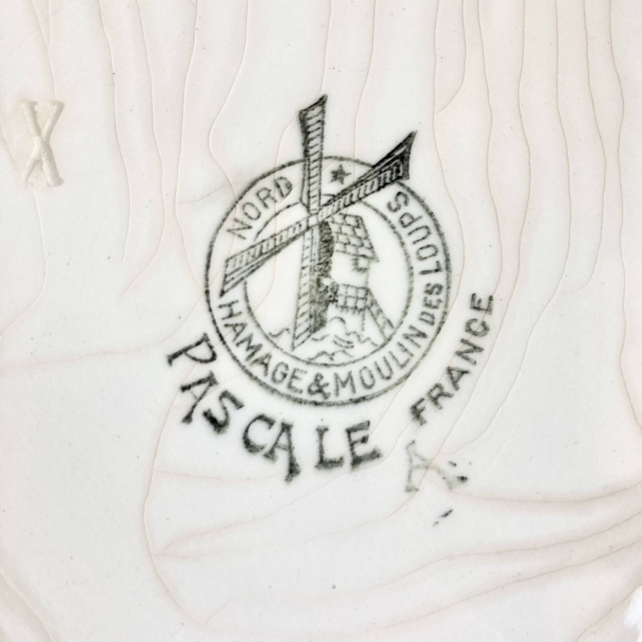 Plate on foot / Art Deco / Moulin des Loups