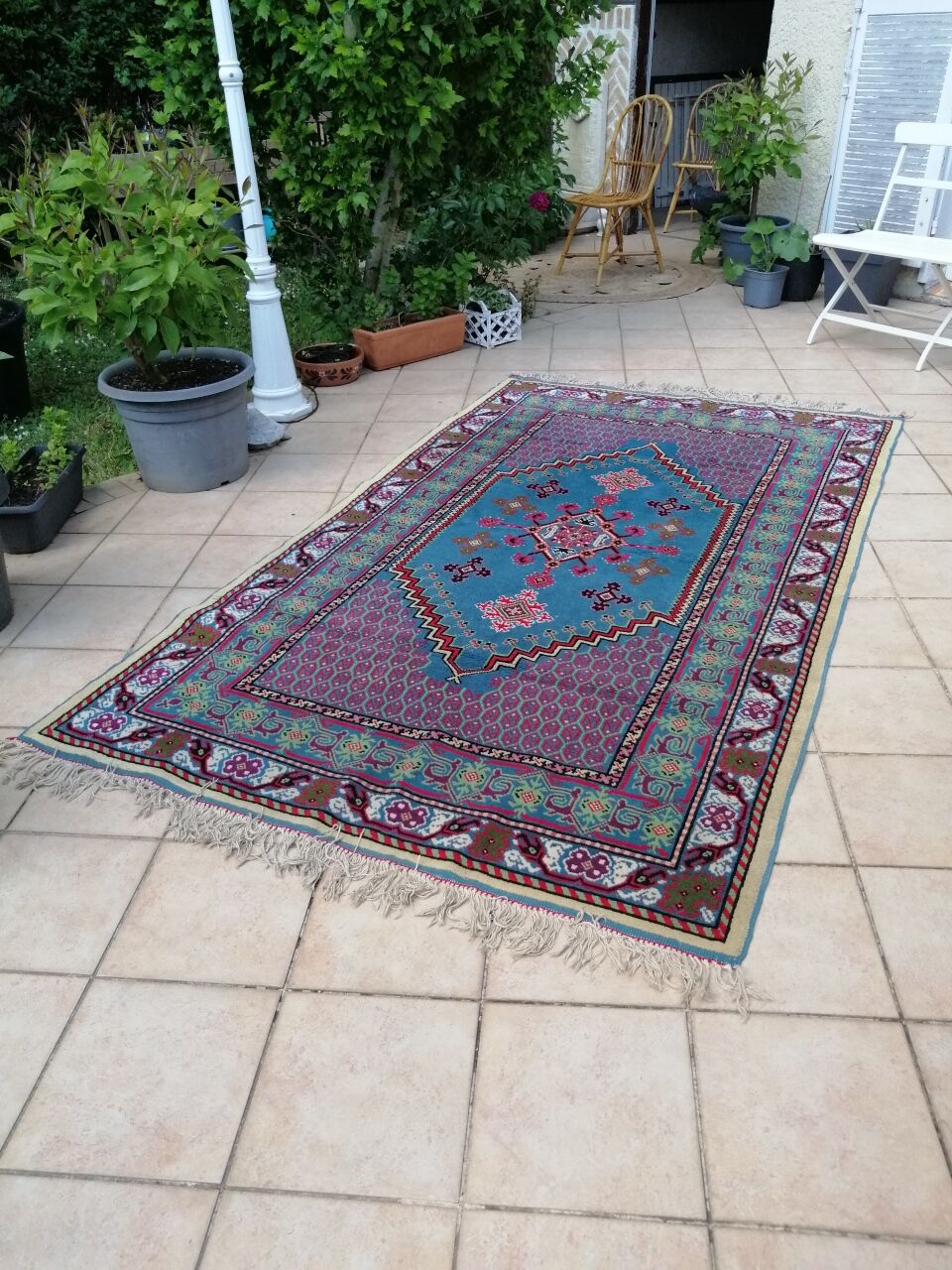 Tunisian carpet in turquoise wool and fuchsia 157x267cm