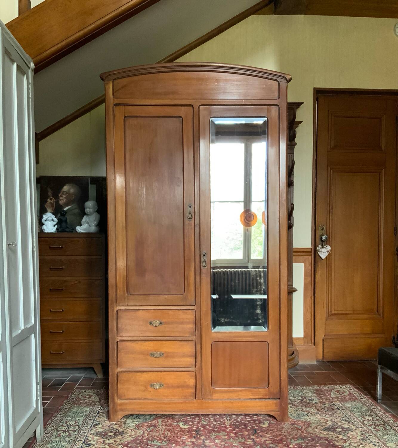 Parisian hotel wardrobe