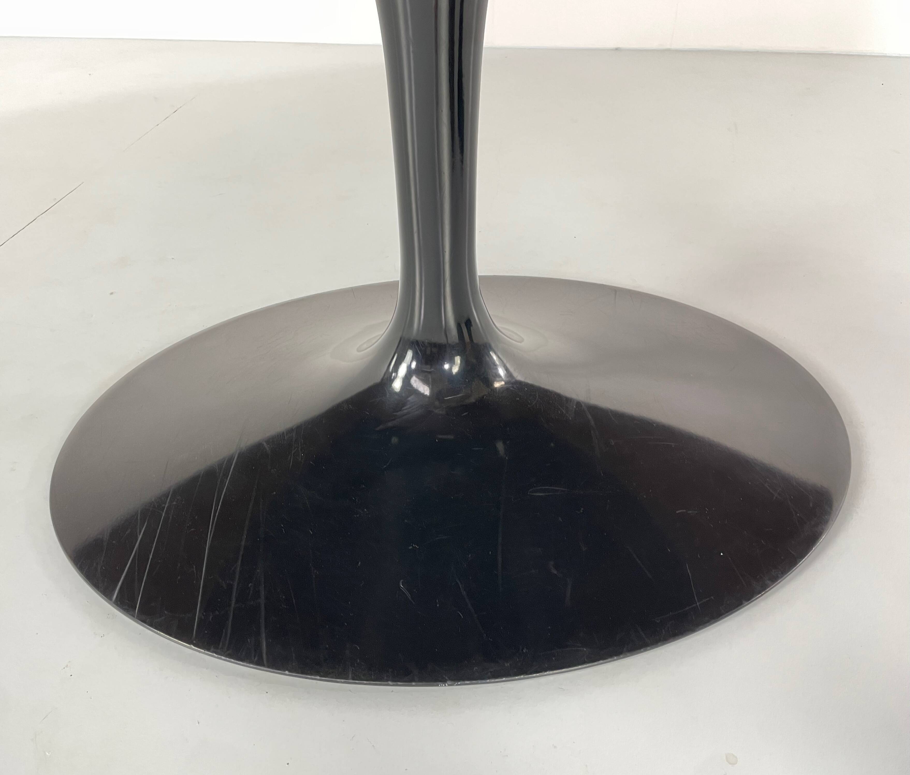 Saarinen dining table "Tulip" by Eero Saarinen for Knoll Studio, USA 1957