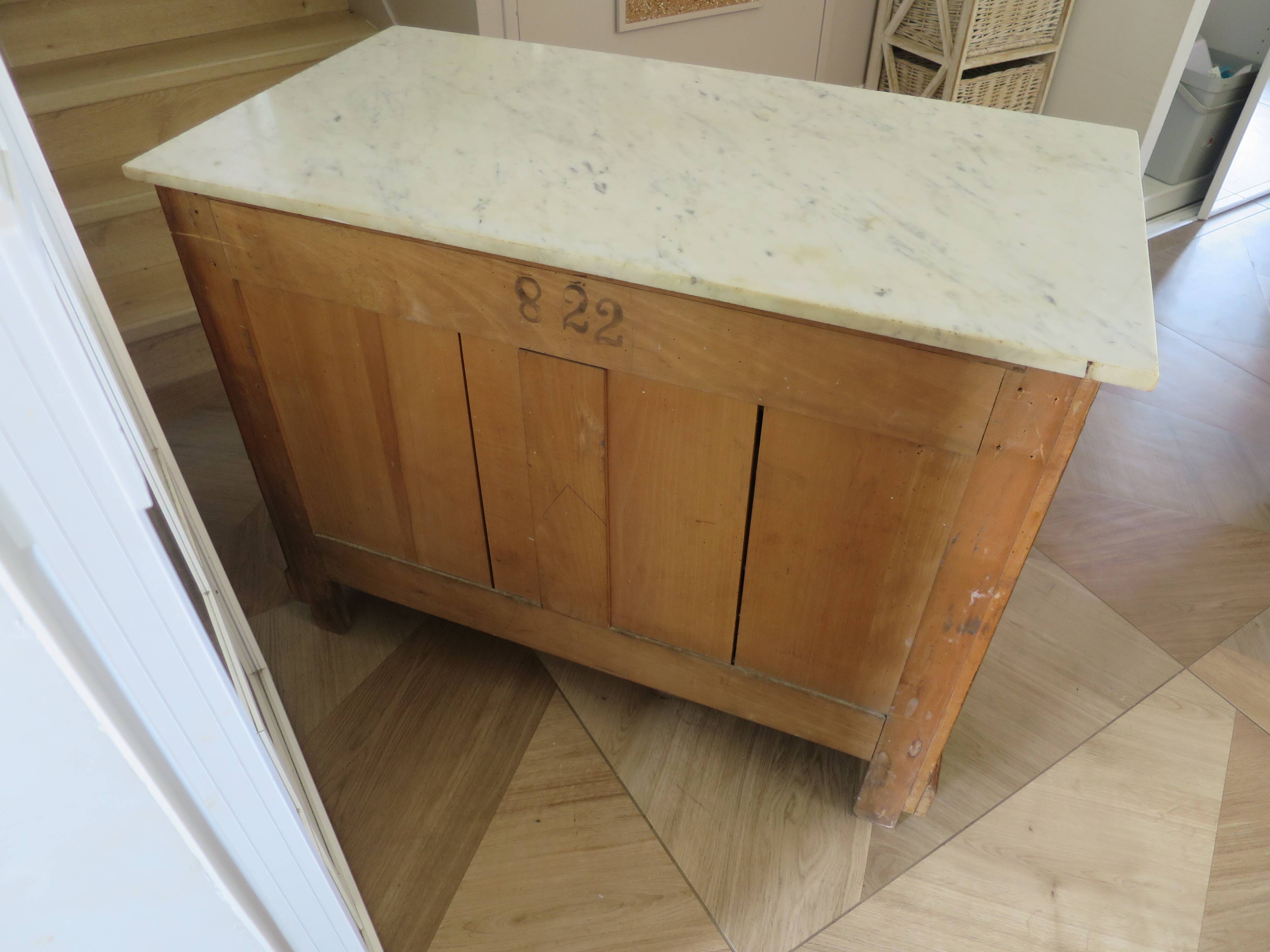 Louis Philippe style chest of drawers with 4 drawers in solid walnut and marble, 1900-1950.