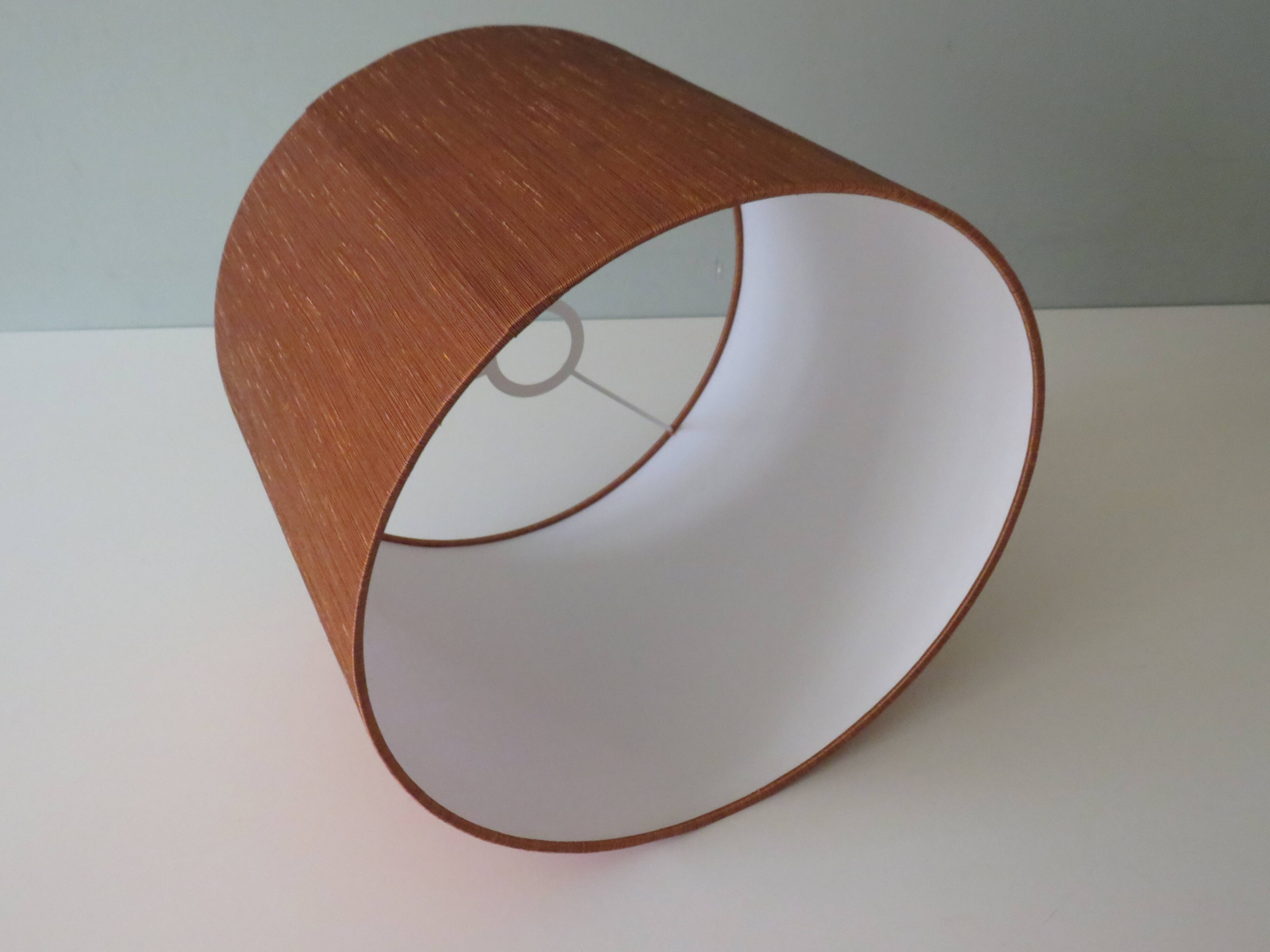 Lampe à poser en céramique émaillée couleur crème Louis Drimmer  avec nouvel abat-jour.