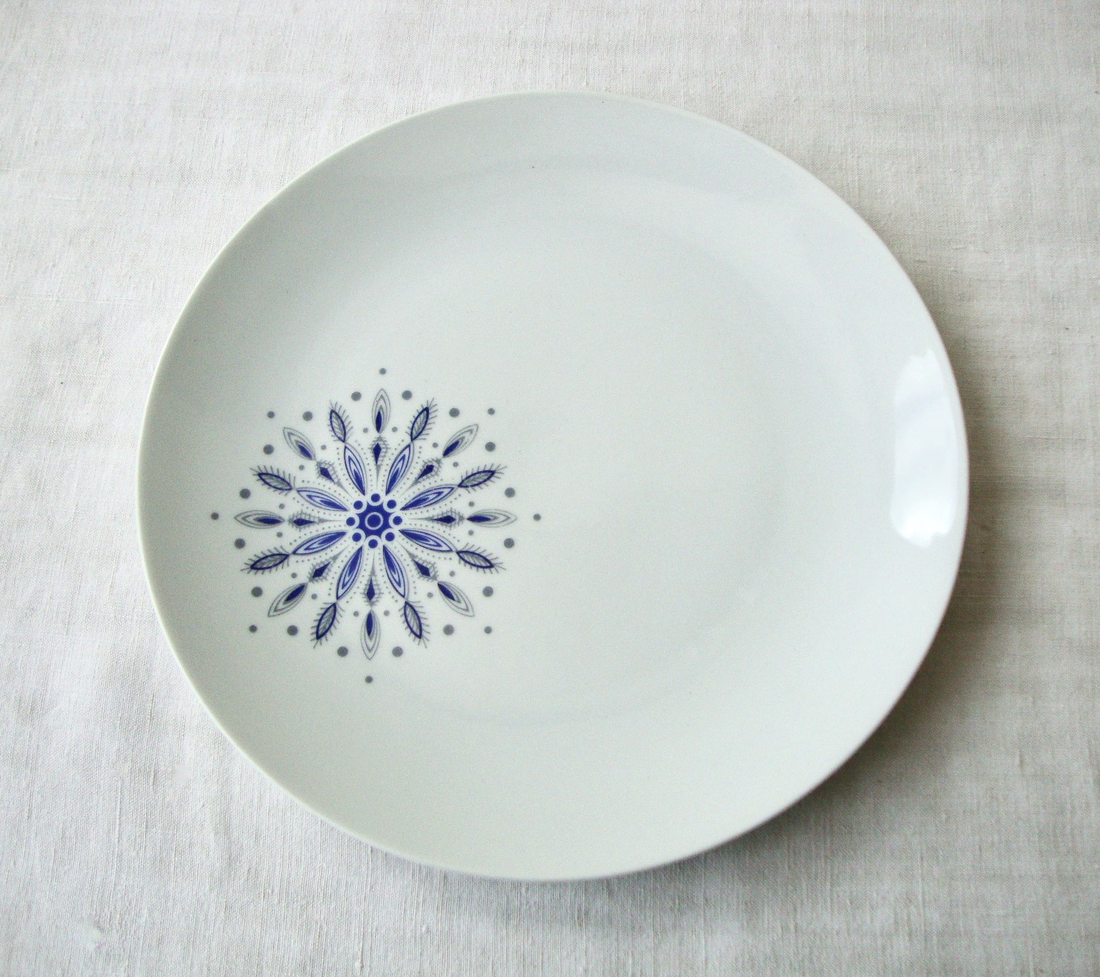 Set of 12 flat plates and 1 Bareuther dish