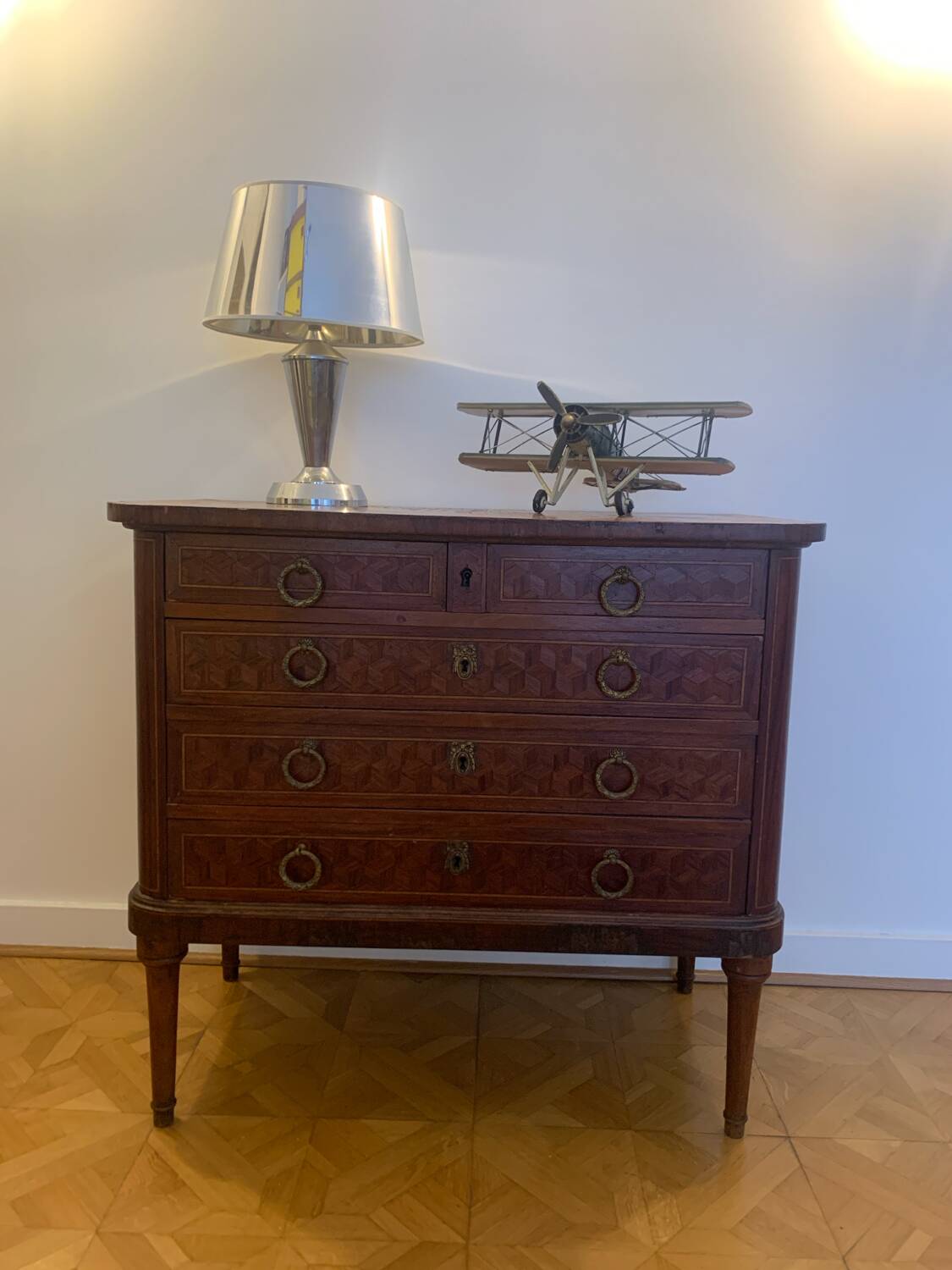 Marquetry chest of drawers
