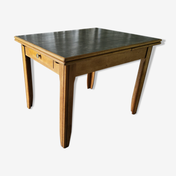 Extendable Closing Table