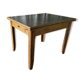 Extendable Closing Table