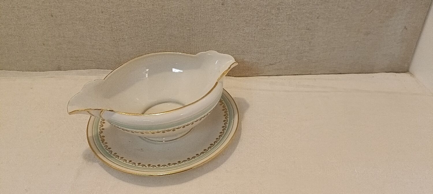 Saucière ancienne porcelaine "sfp France "
