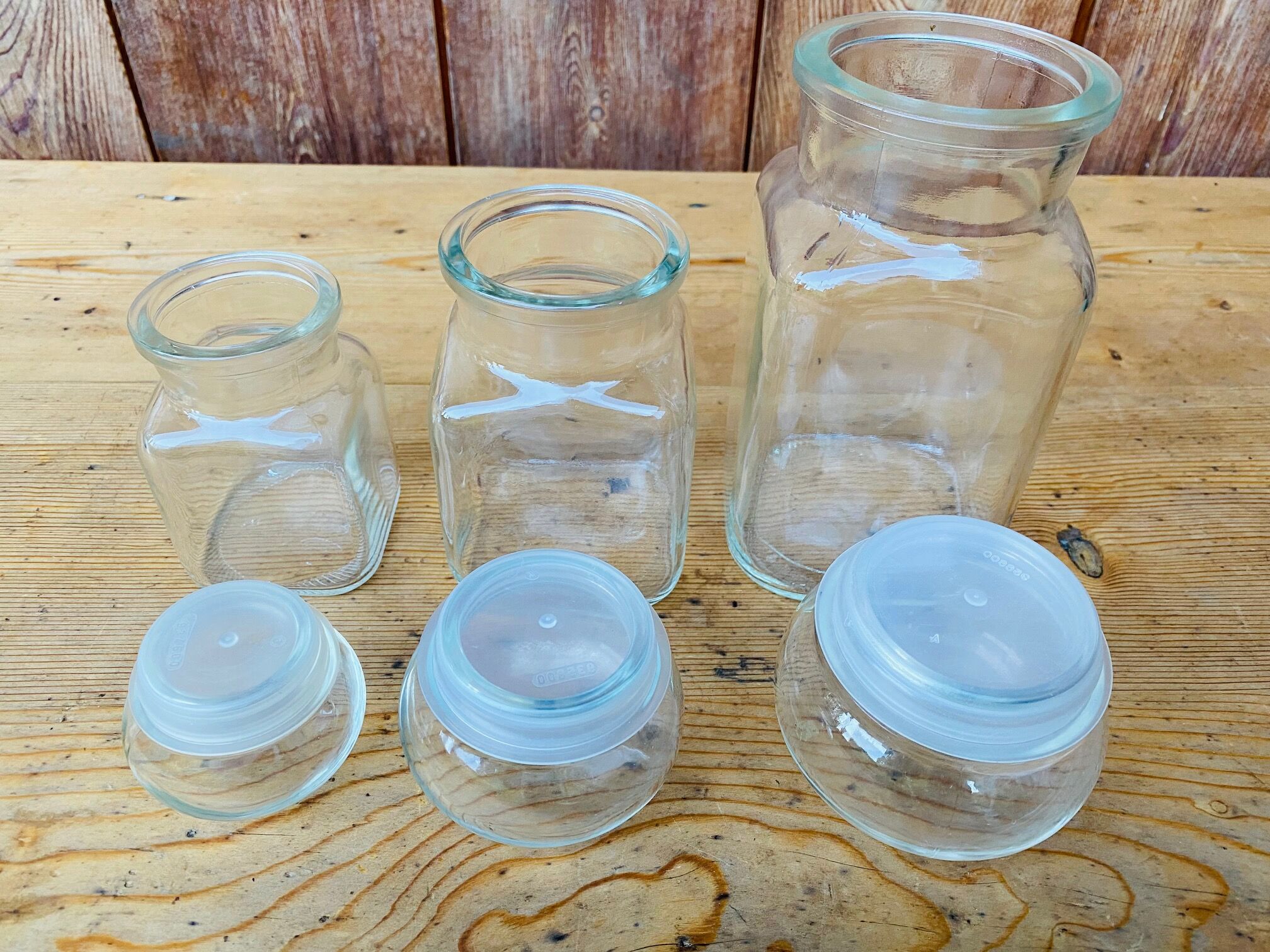 Trio of apothecary jar in transparent glass.