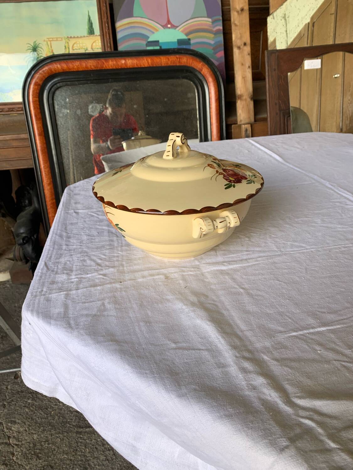 Soupière ancienne Longchamp modèle Agen en faïence française à décor floral