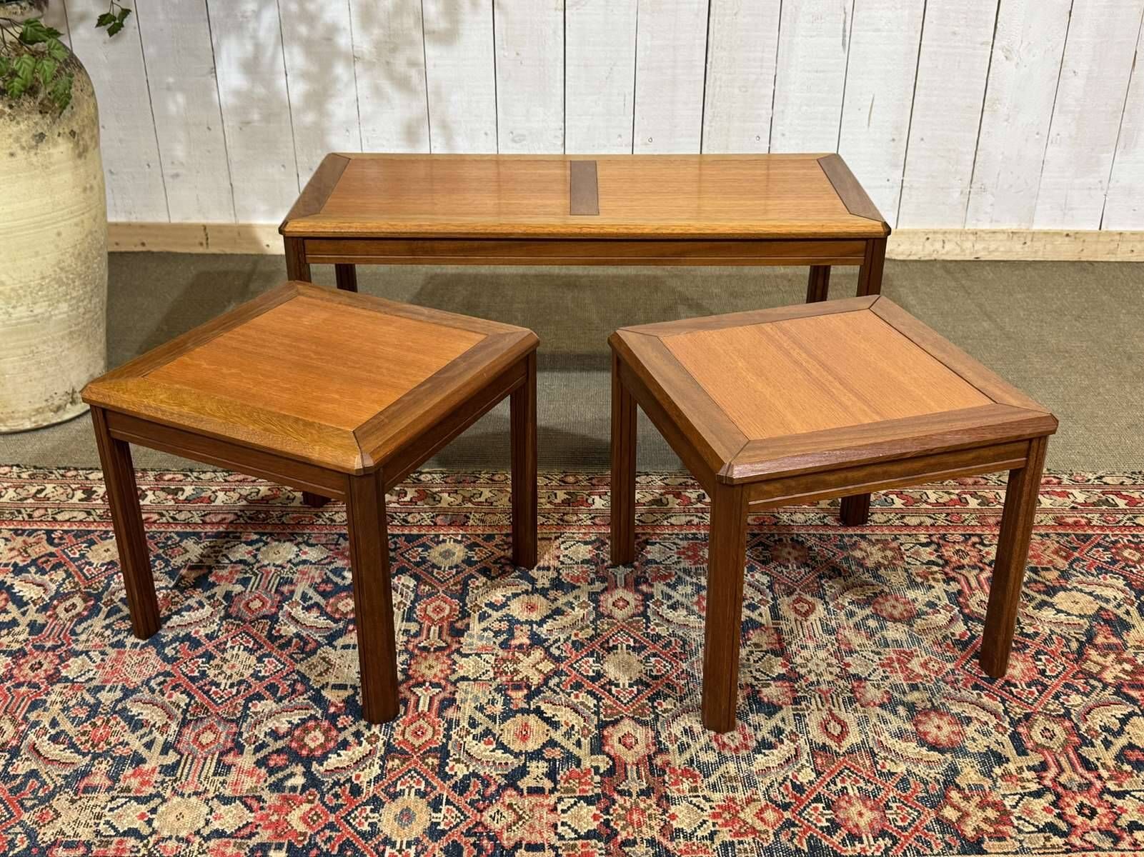 3 tables gigognes en teck, années 1970
