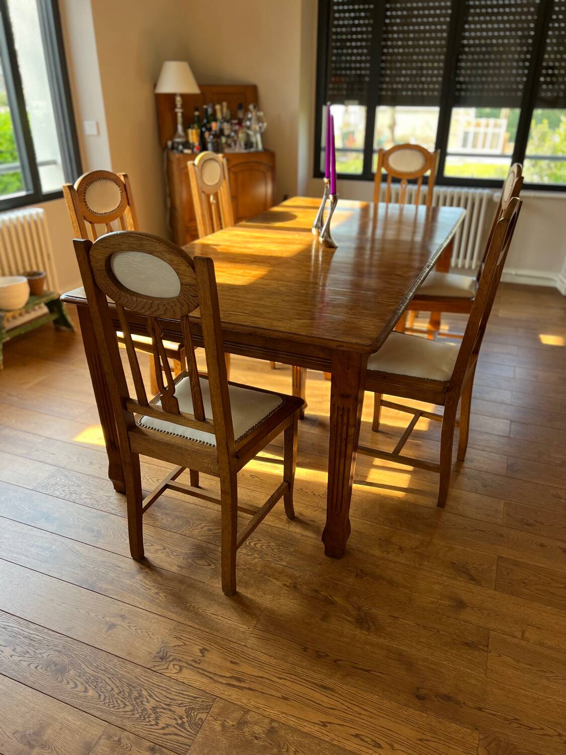 6 chaises en chêne et cuir blanc cassé