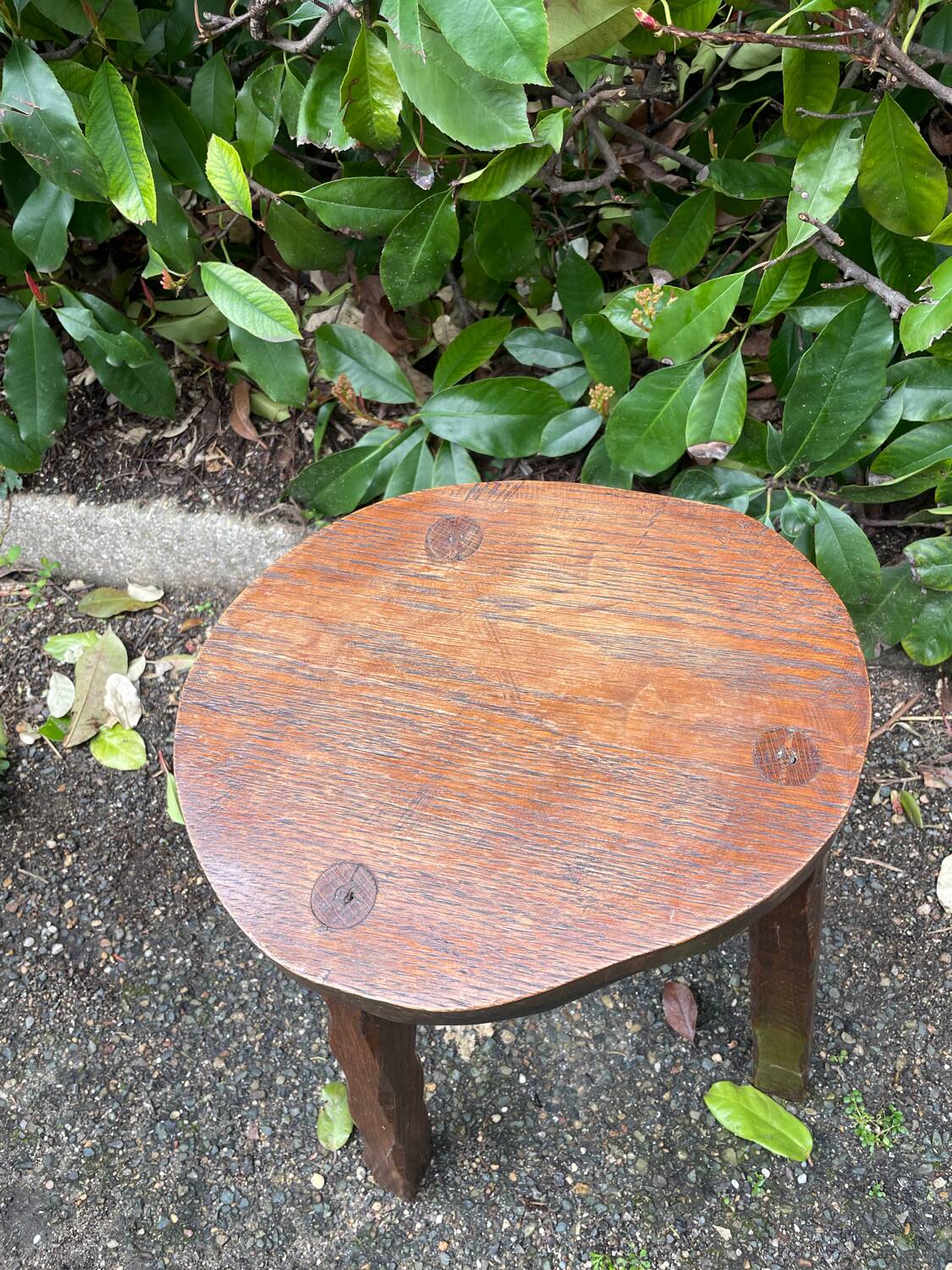 Free-form tripod stool