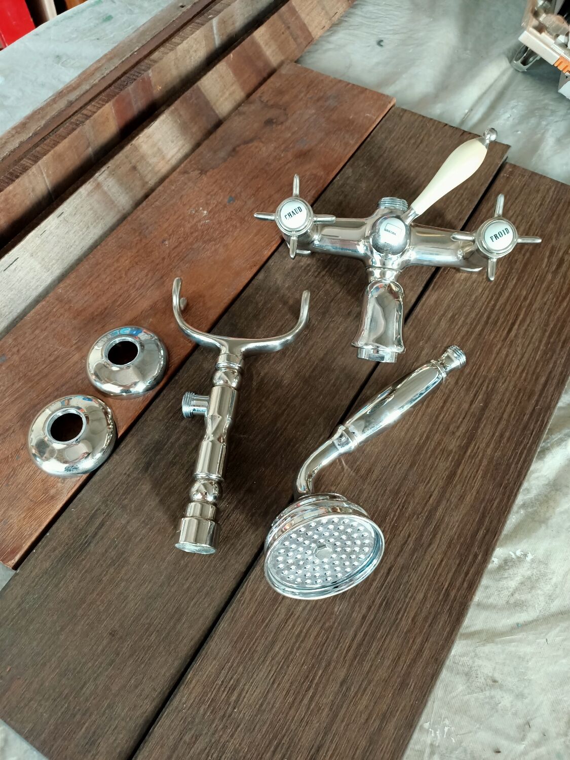 Old-fashioned bathtub faucet