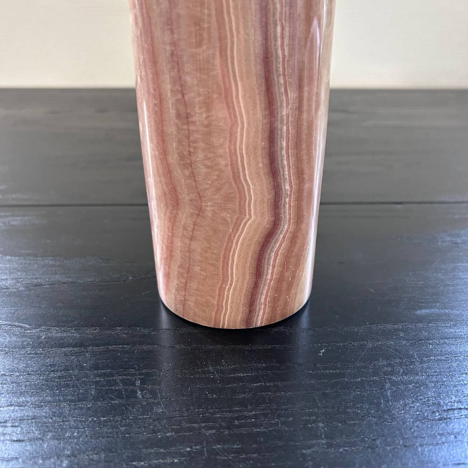 Large onyx roller vase