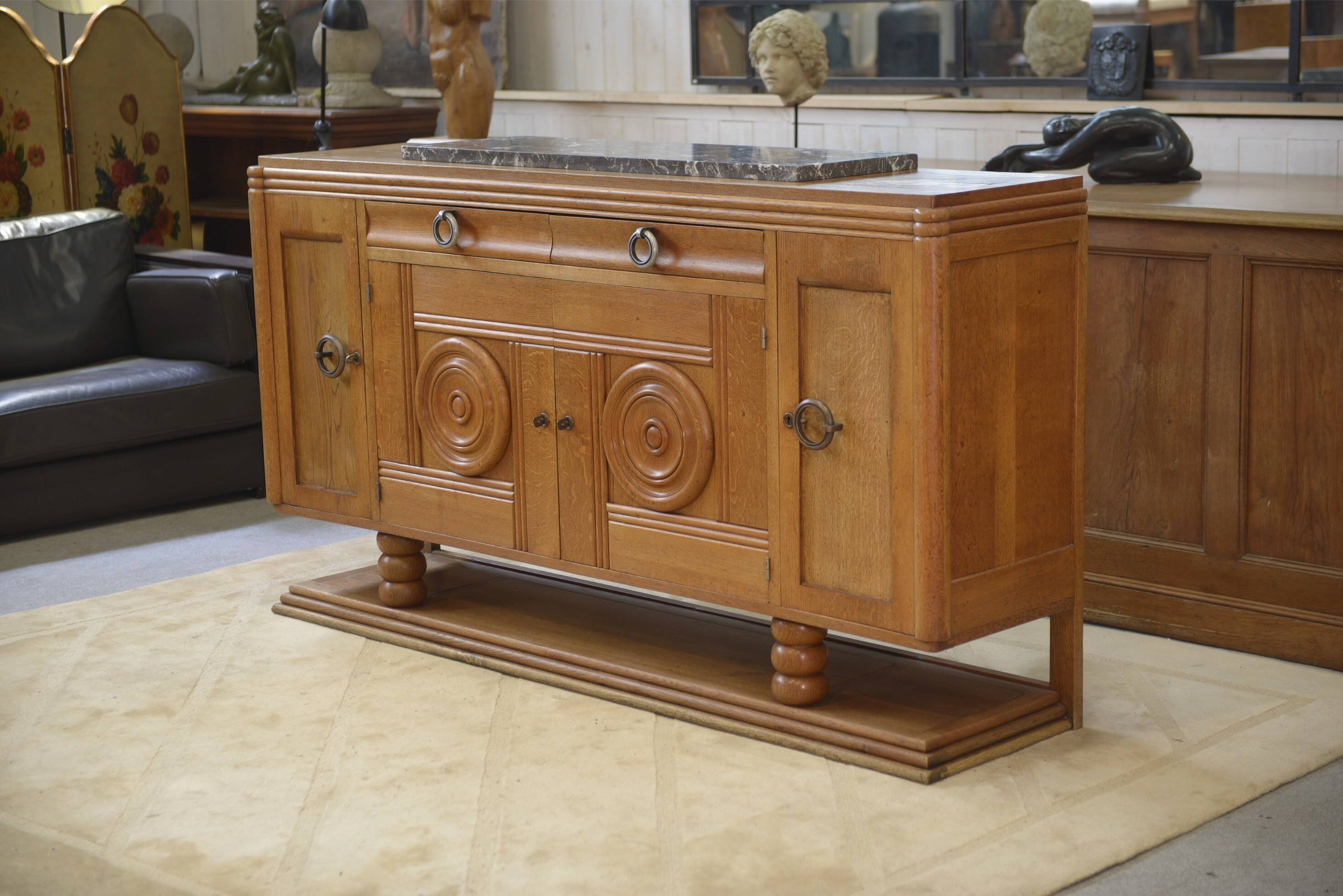 Buffet en chêne dans le goût de Charles Dudouyt 1930’s