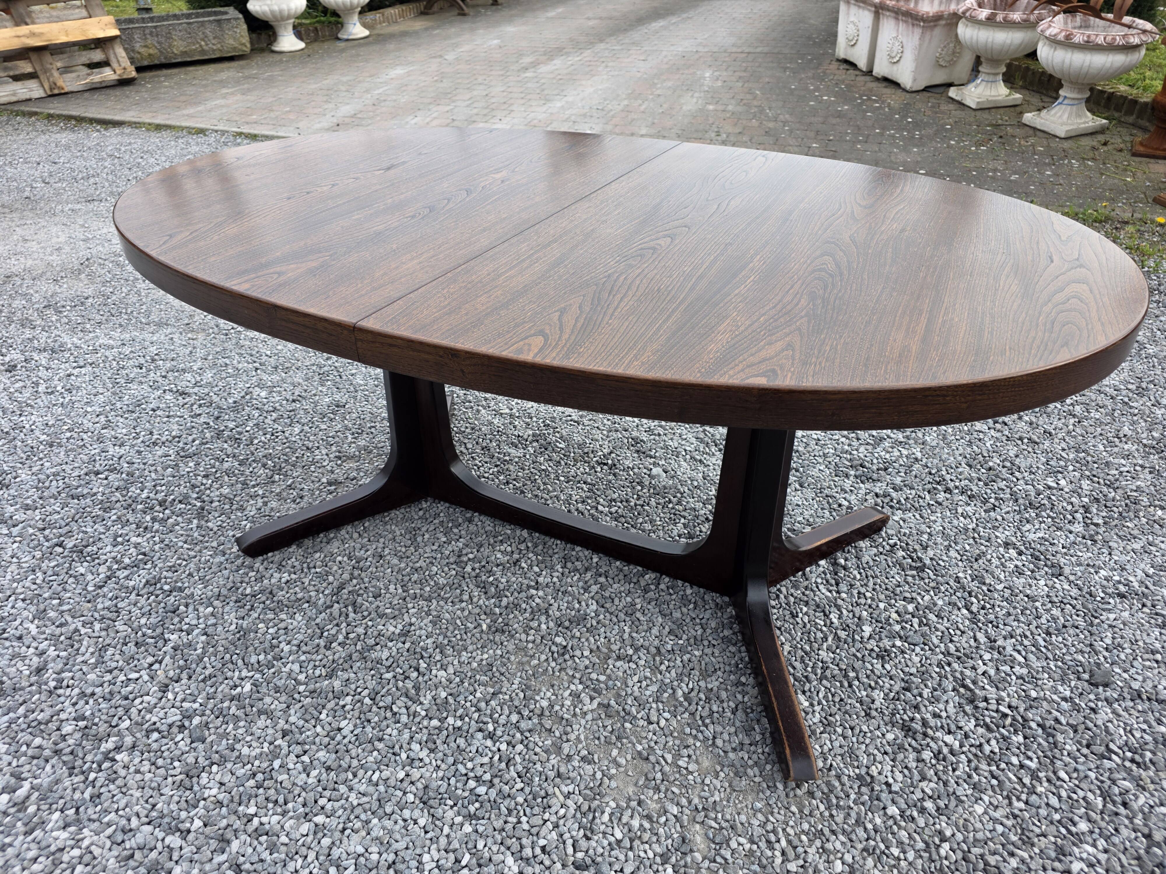 Extensible Baumann table in oak from the 1960s.