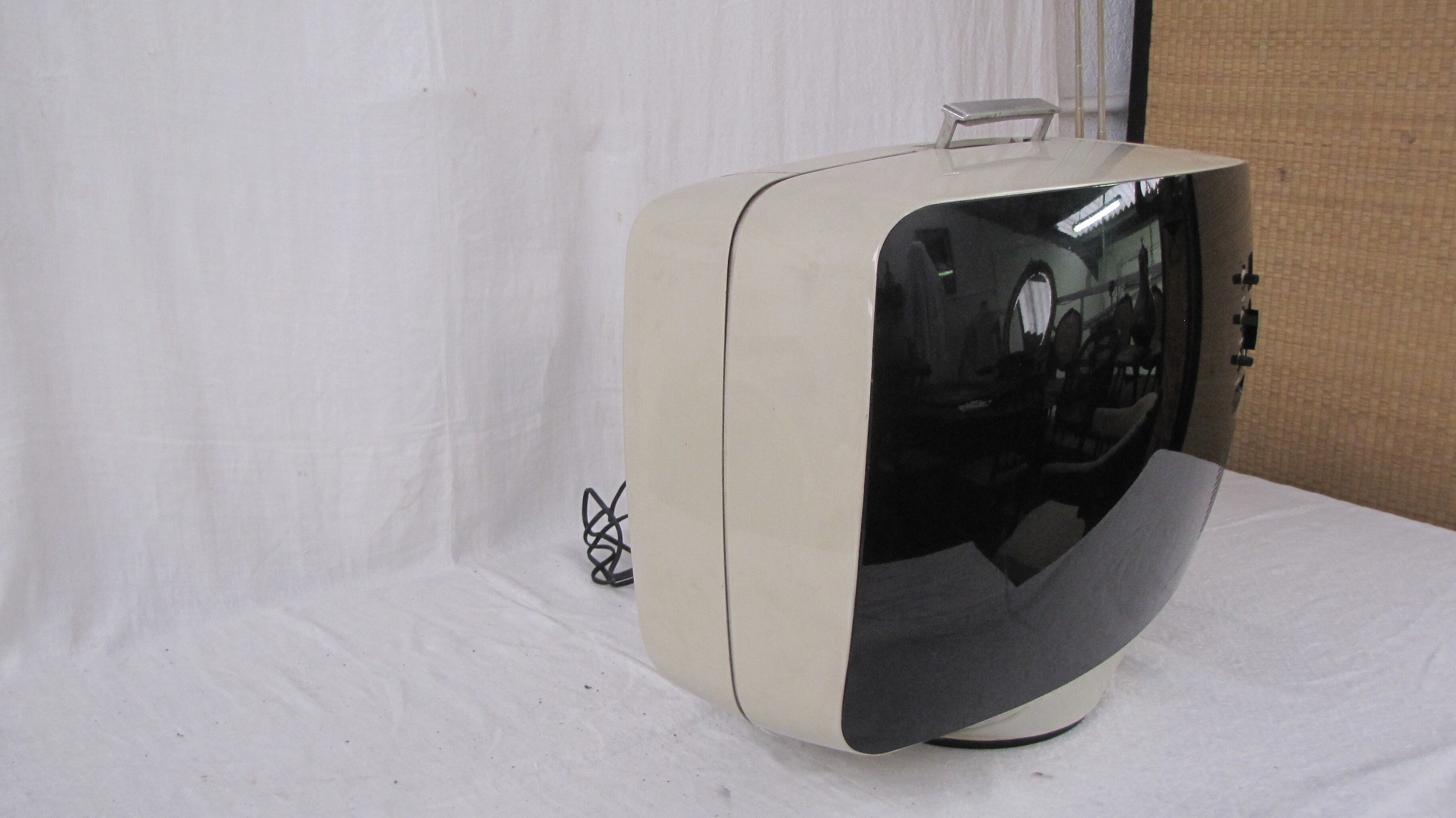 Teleavia P 111 Television