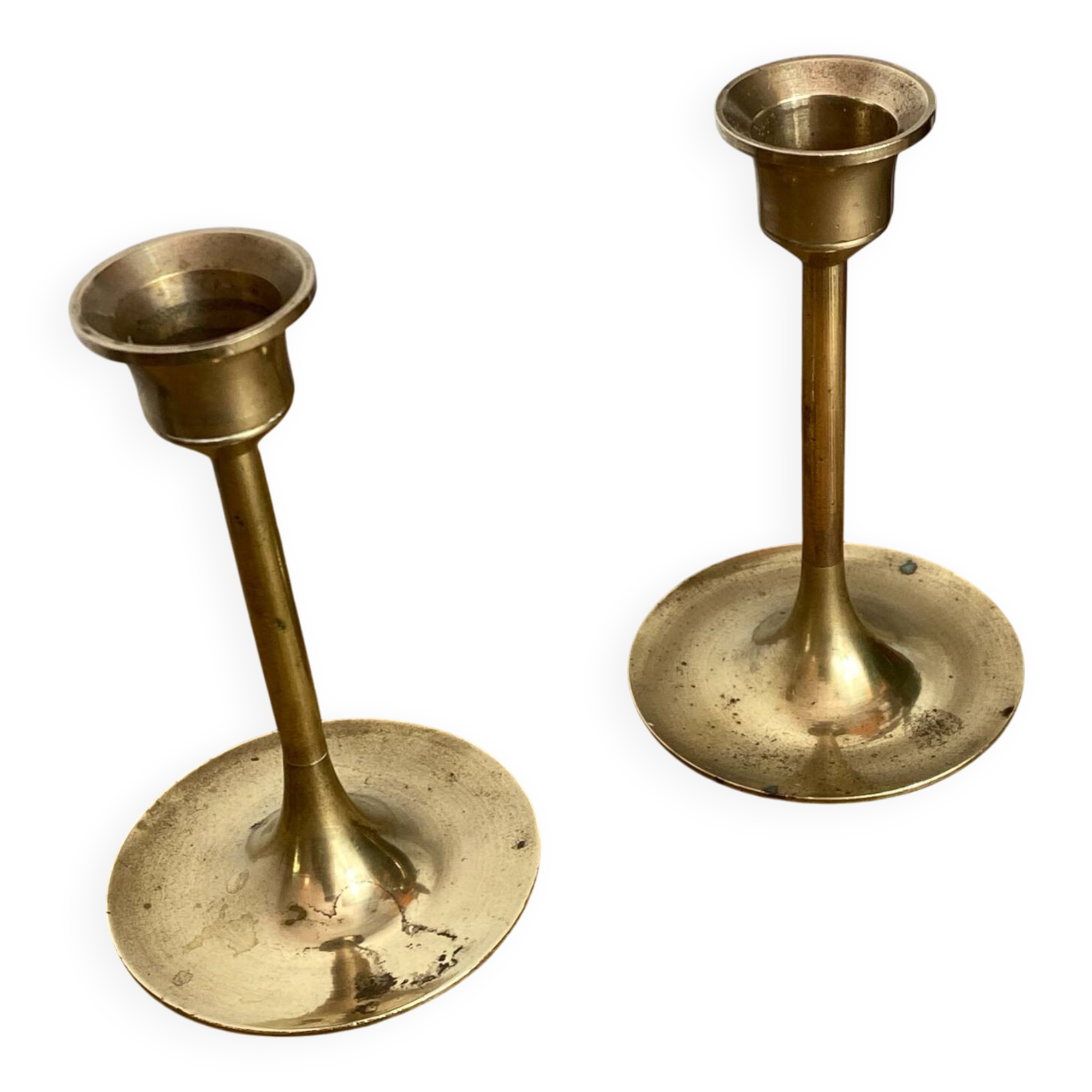 Pair of candlesticks, minimalist design in brass