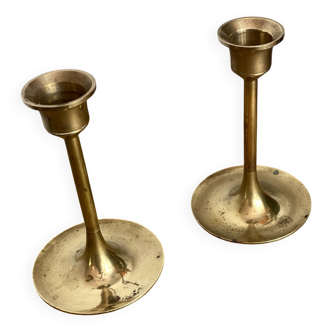 Pair of candlesticks, minimalist design in brass