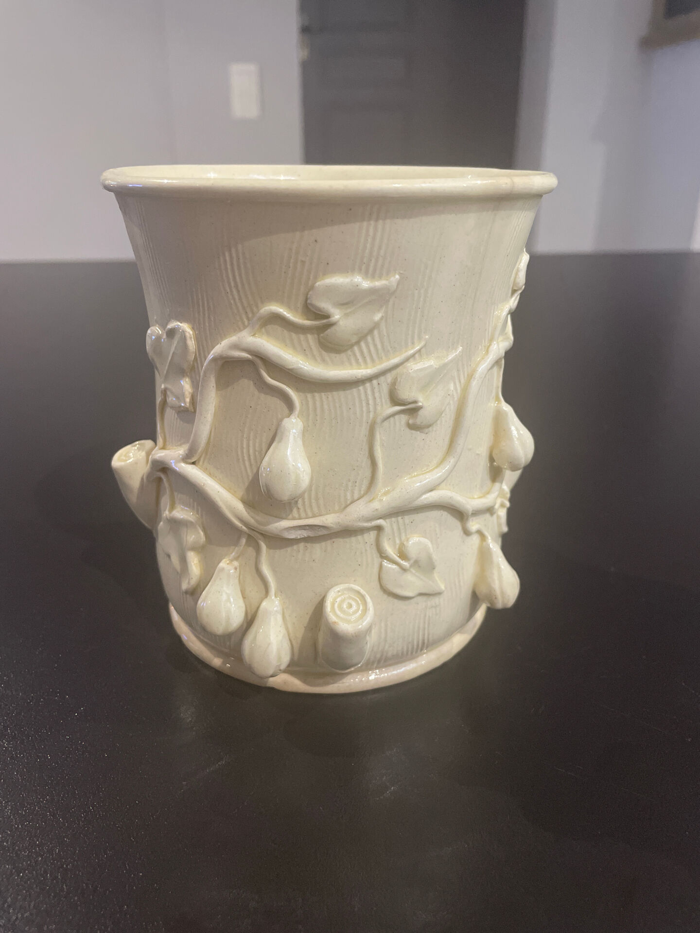 Cache-pot, vase en faïence écru