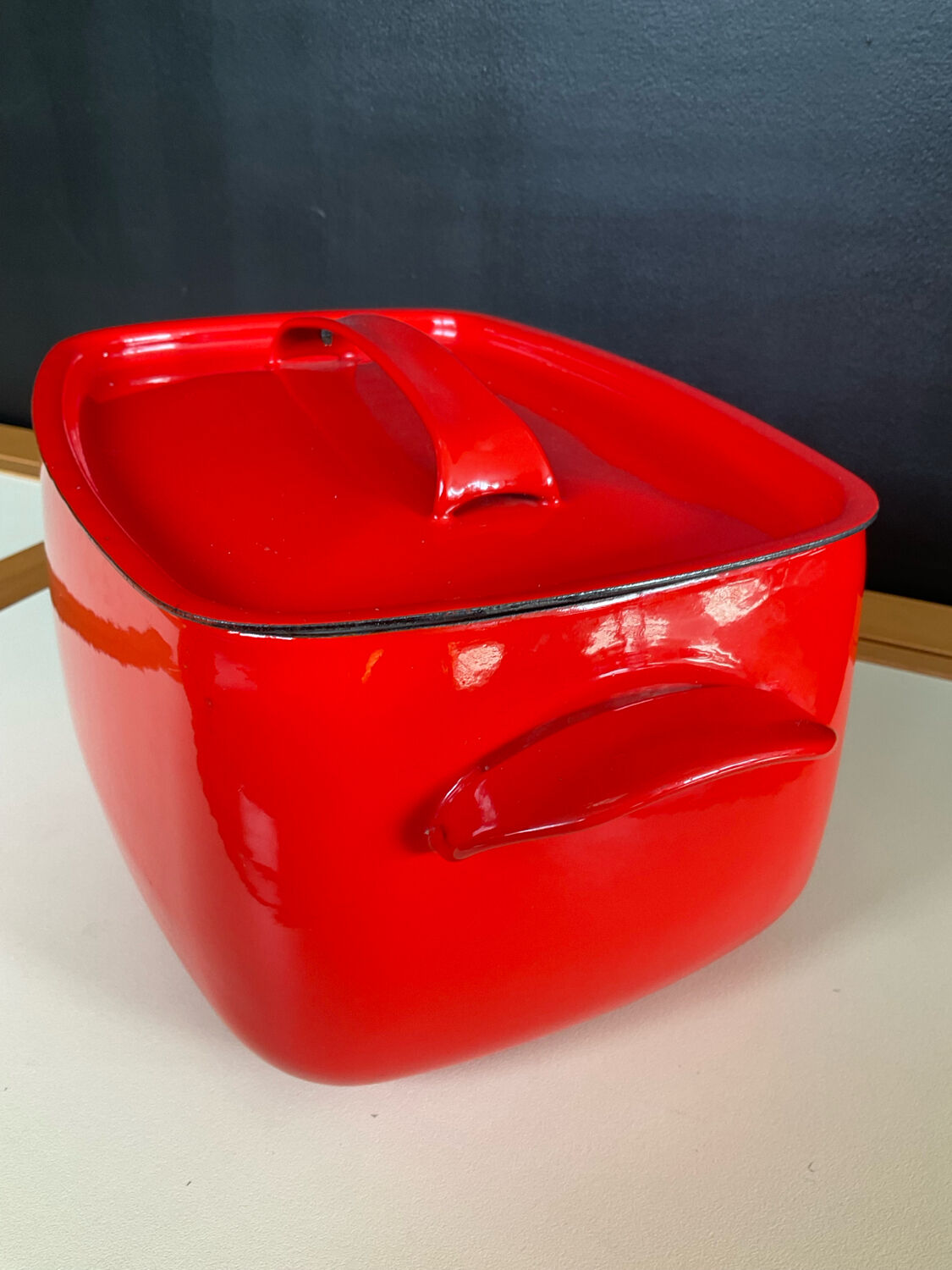 Vintage enamelled cast iron casserole dish
