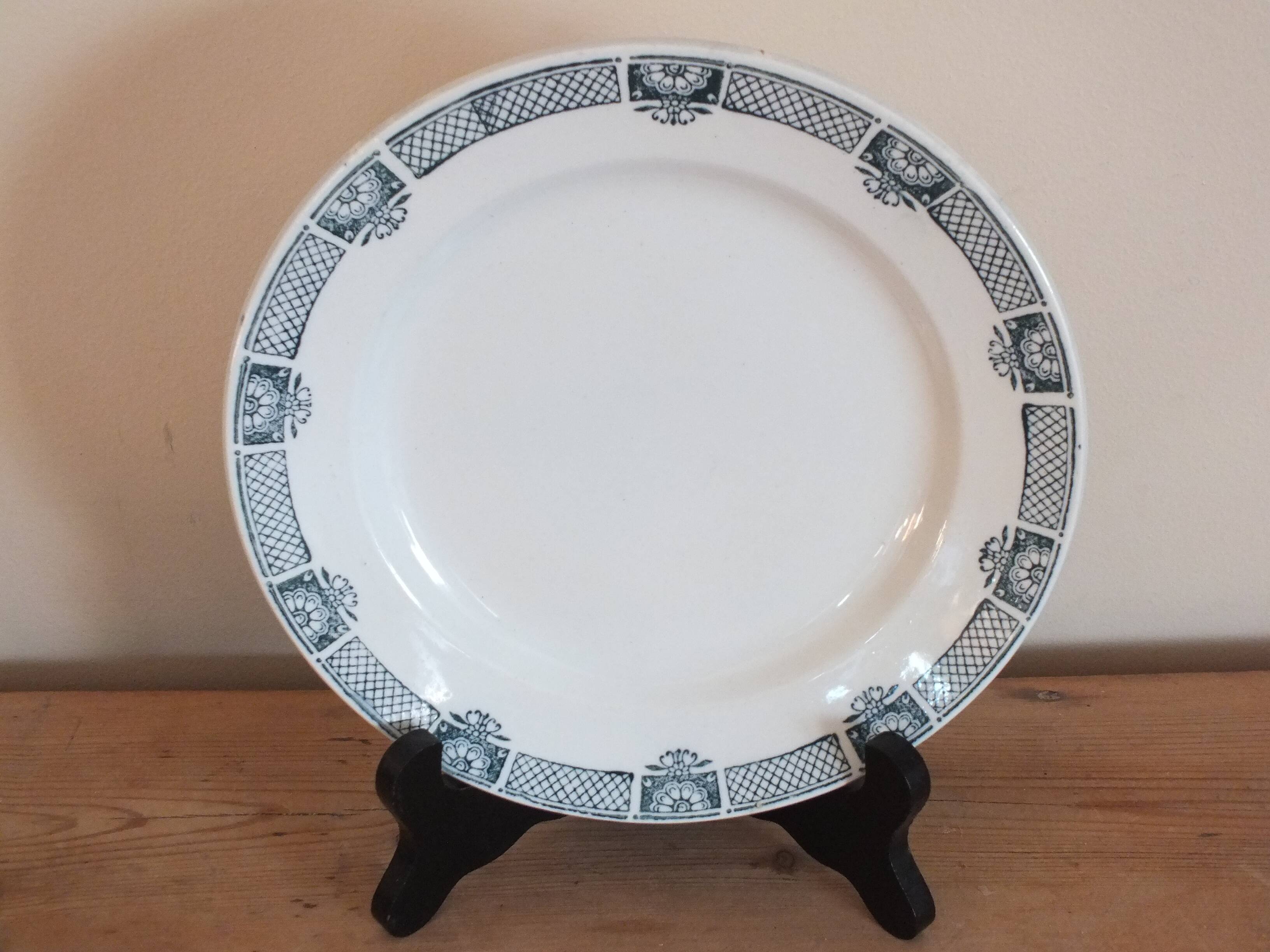 1 vintage dessert plate Saint Amand decor 4020