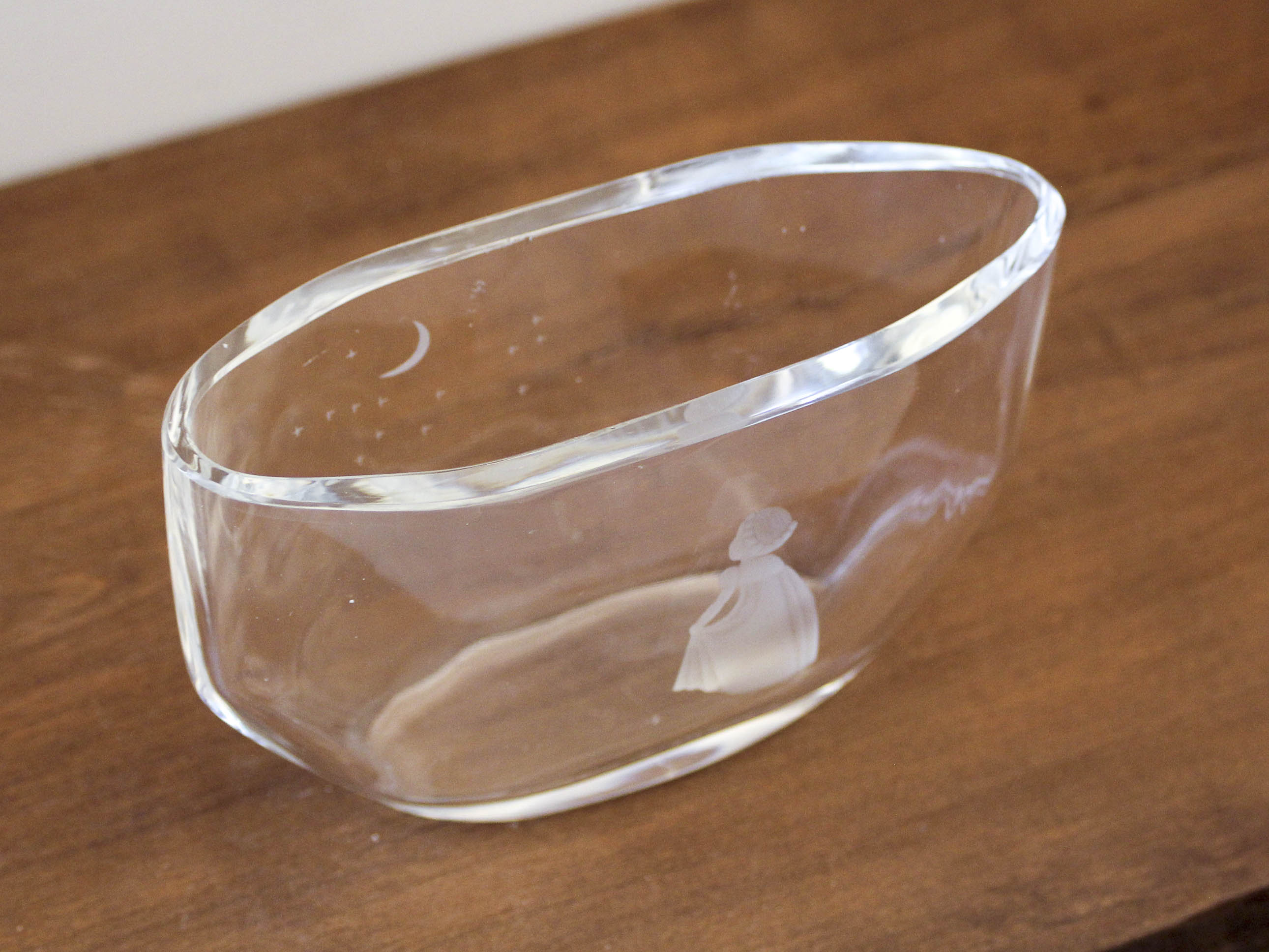 Orrefors vase engraved by Edvin Ohrstrom