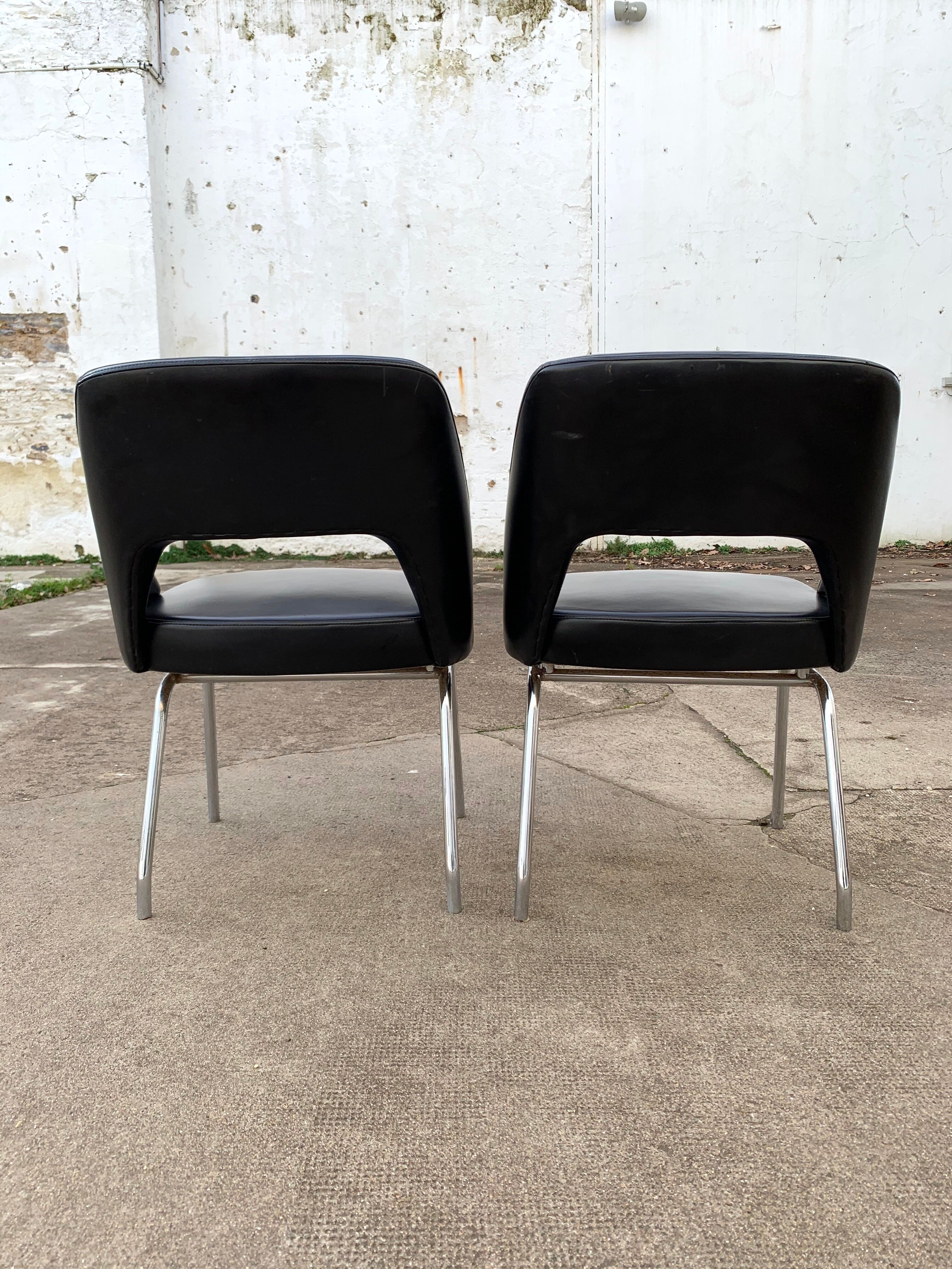 Pair of chairs conference Line Roset