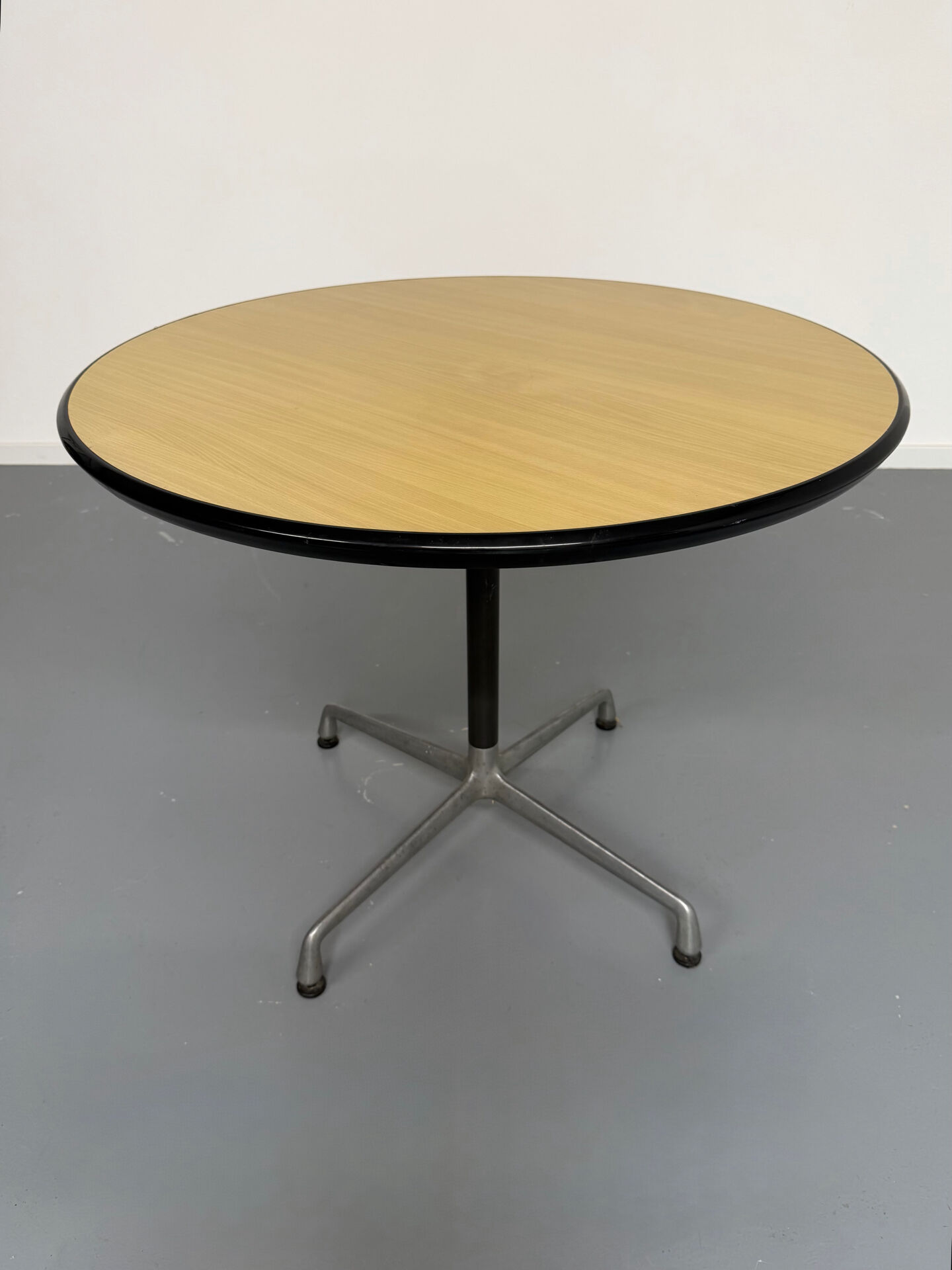 Eames Contract round table for Herman Miller, 1960s.