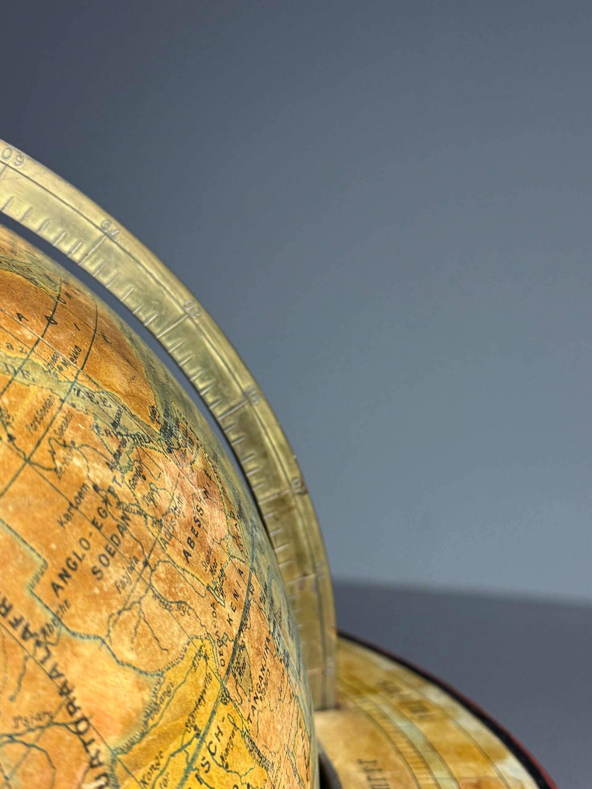 Globe G. Thomas Paris