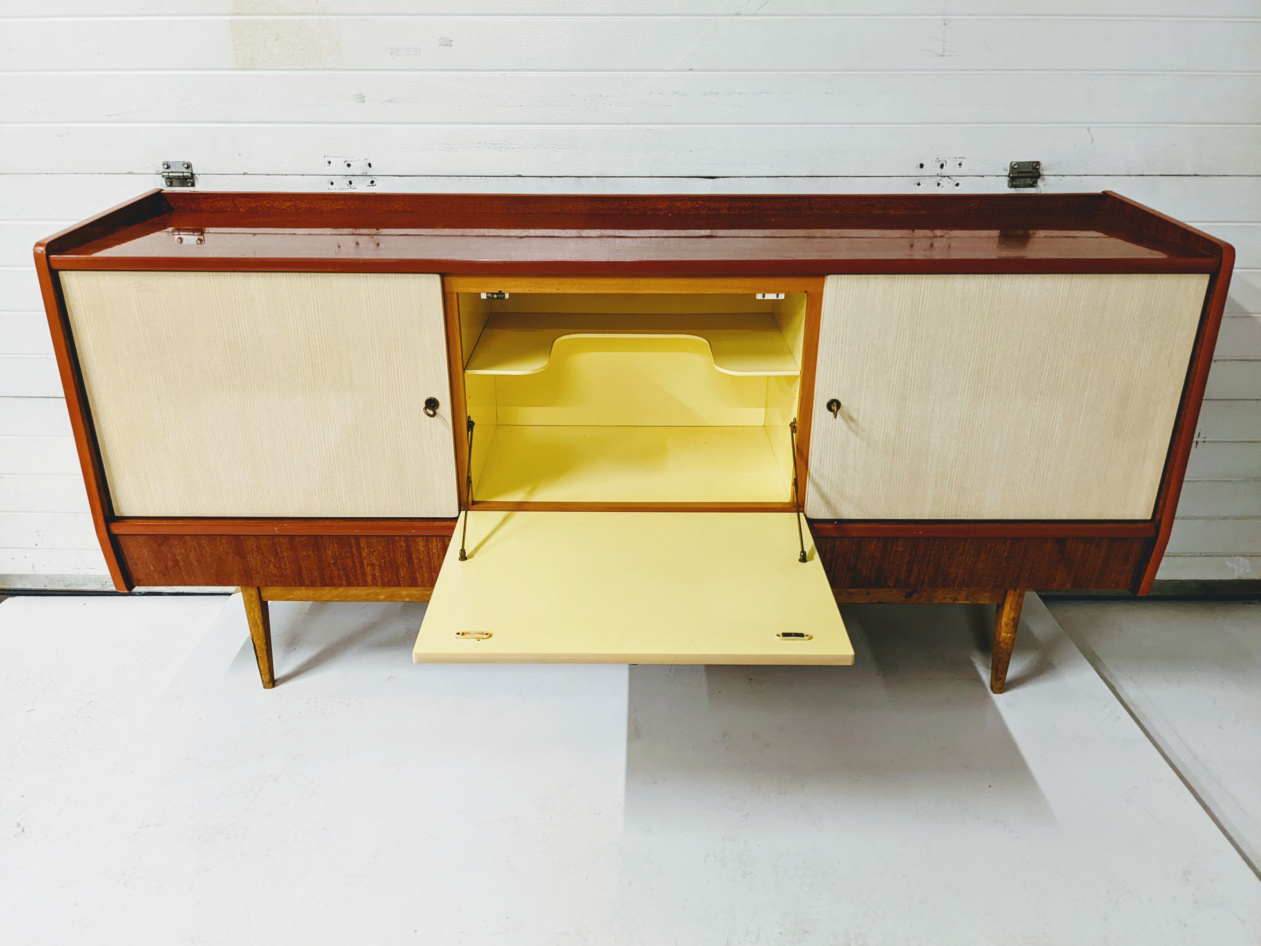 Vintage row in lacquered wood and formica