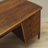 Bureau en noyer, design danois, années 1970, production: Danemark