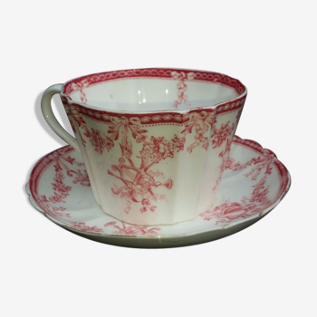 Tasse en porcelaine décor rose modèle Louis XVI