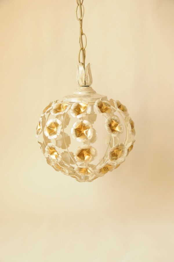 Lustre boule fleurs - suspension luminaire floral vintage métal doré