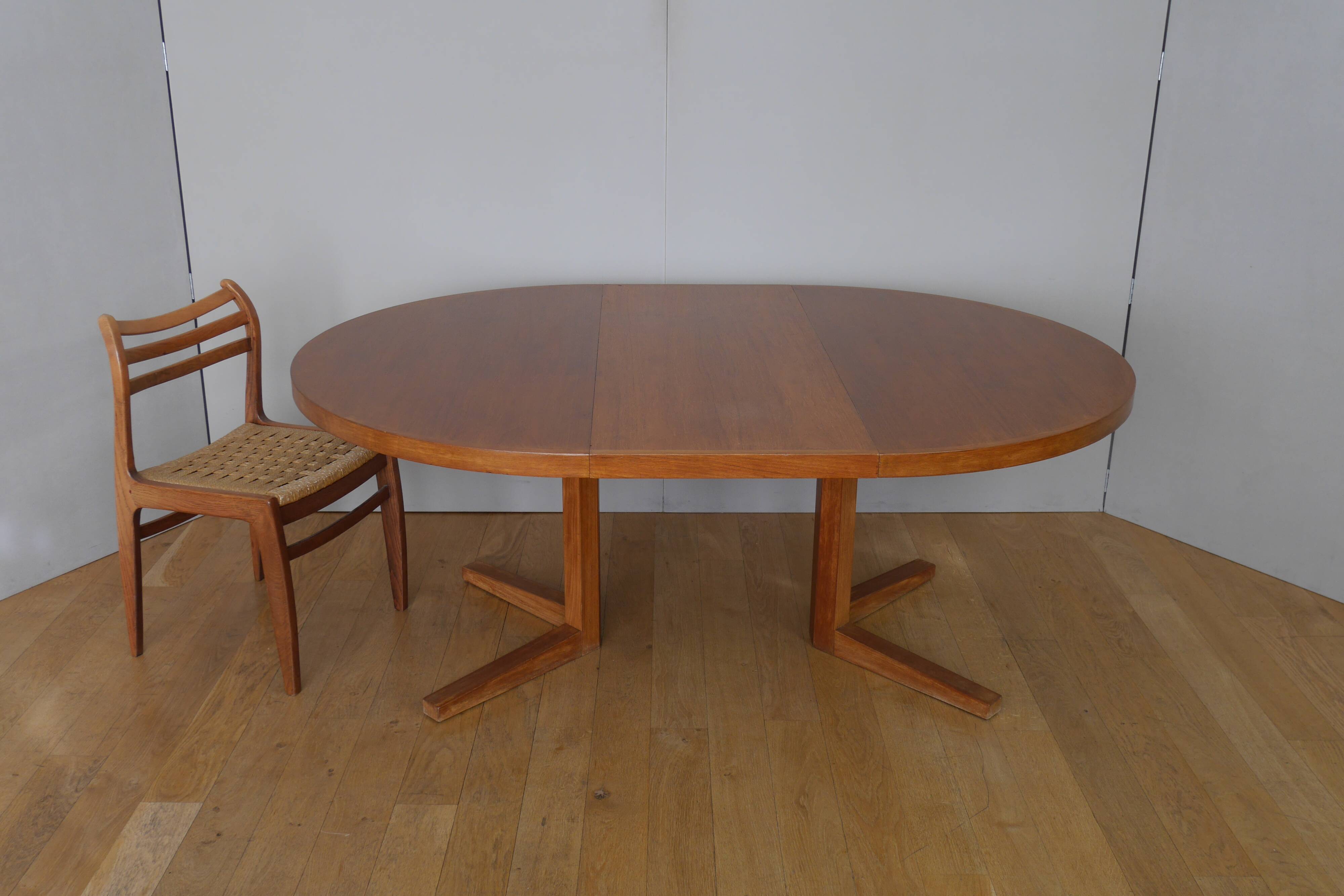 Round table with 2 teak extensions by J. Mortensen, Scandinavian edition Heltborg