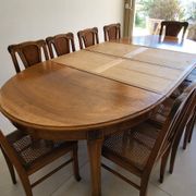 Table et 10 chaises de style Art Nouveau