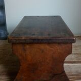 Banc repose-pied ancien en bois massif