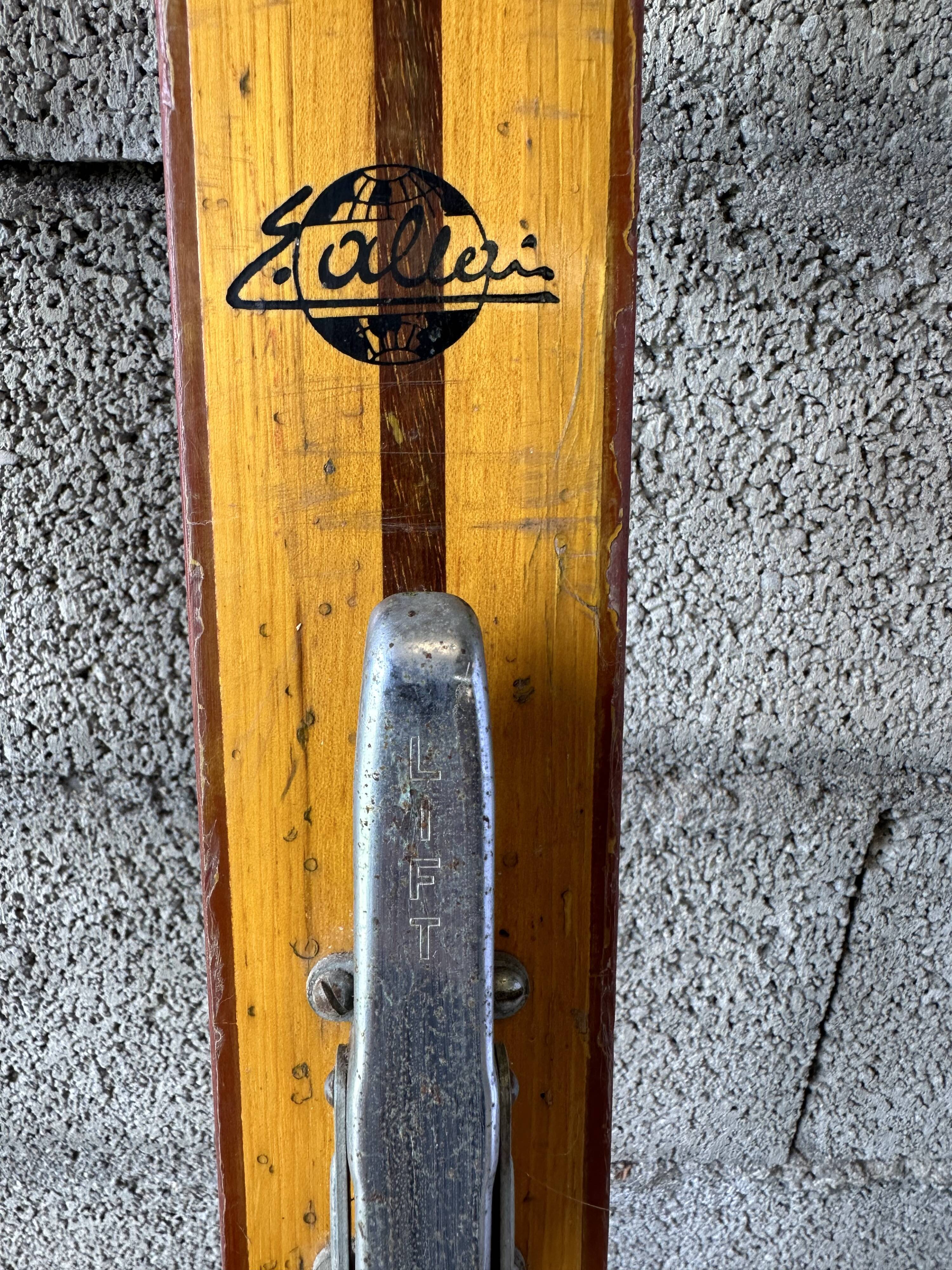 Pair of vintage skis wood Rossignol