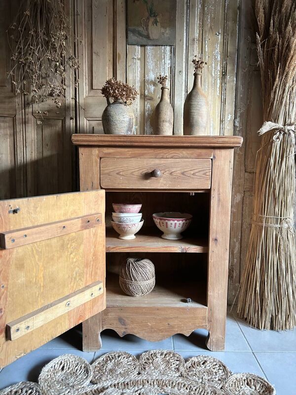 Confiturier , meuble d’appoint